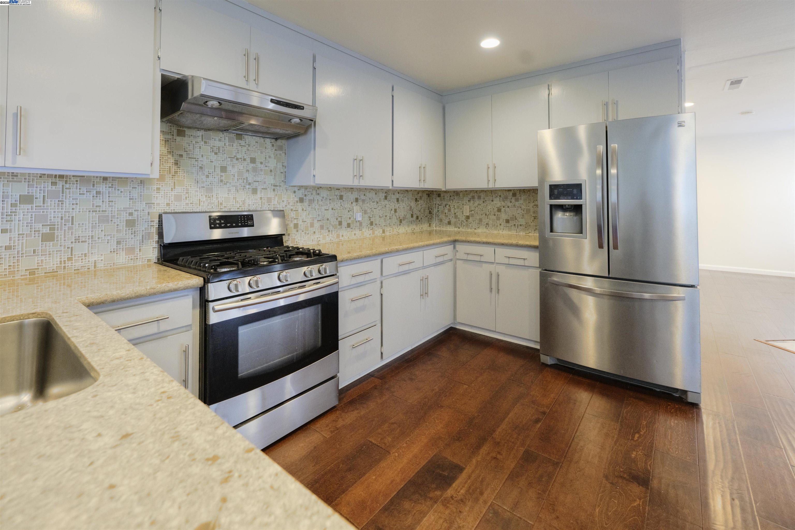 Photo #9: 41105742 Listing: Photo #9