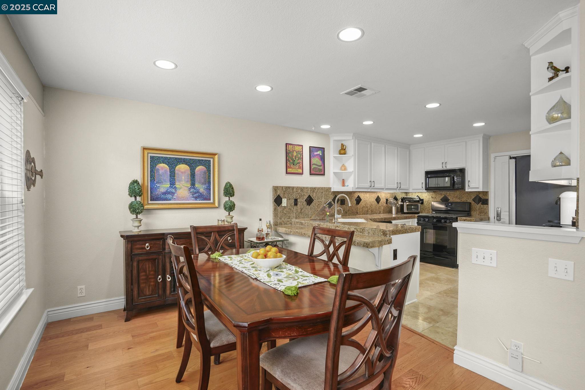 Photo #5: 41105748 Listing 