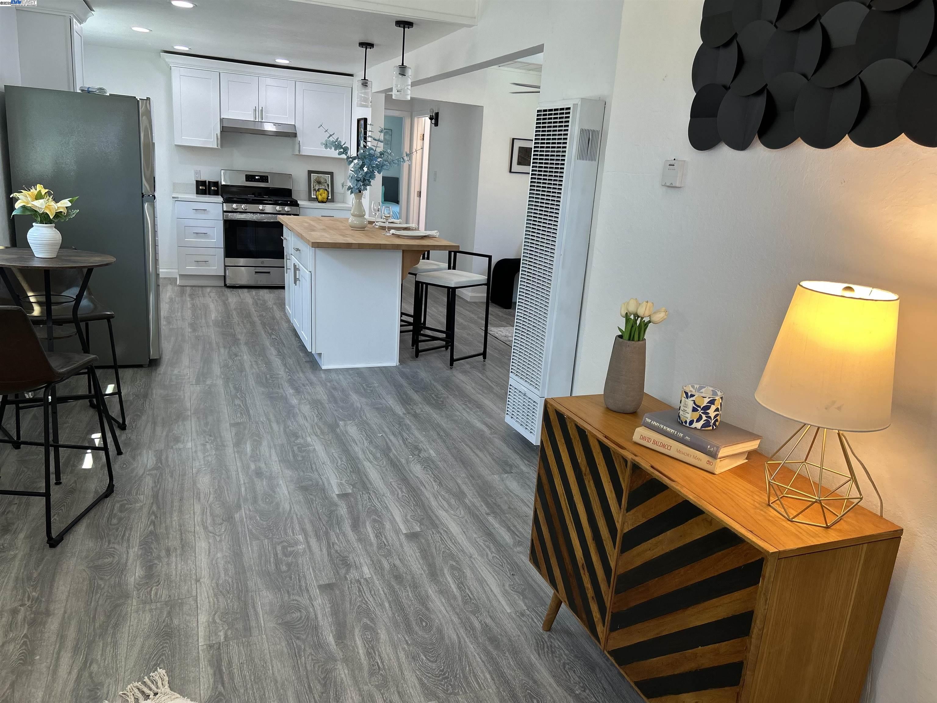 Detail Gallery Image 2 of 12 For 3721 Ohio Ave, Richmond,  CA 94804 - 2 Beds | 1 Baths