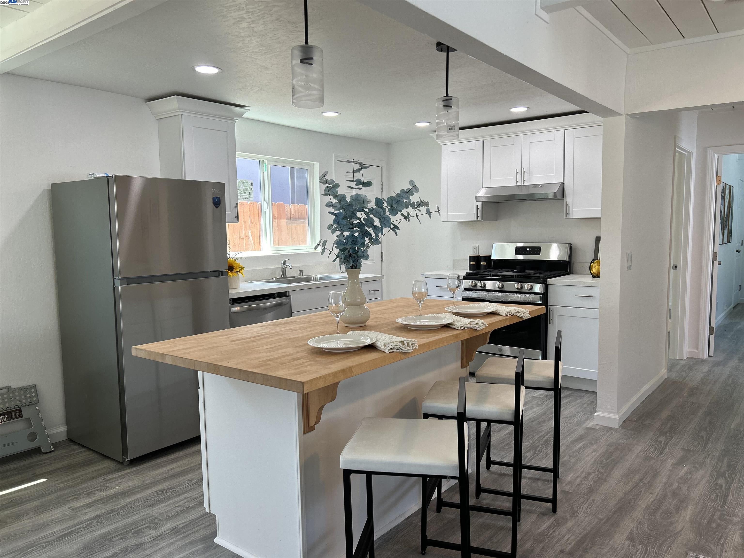 Detail Gallery Image 3 of 12 For 3721 Ohio Ave, Richmond,  CA 94804 - 2 Beds | 1 Baths