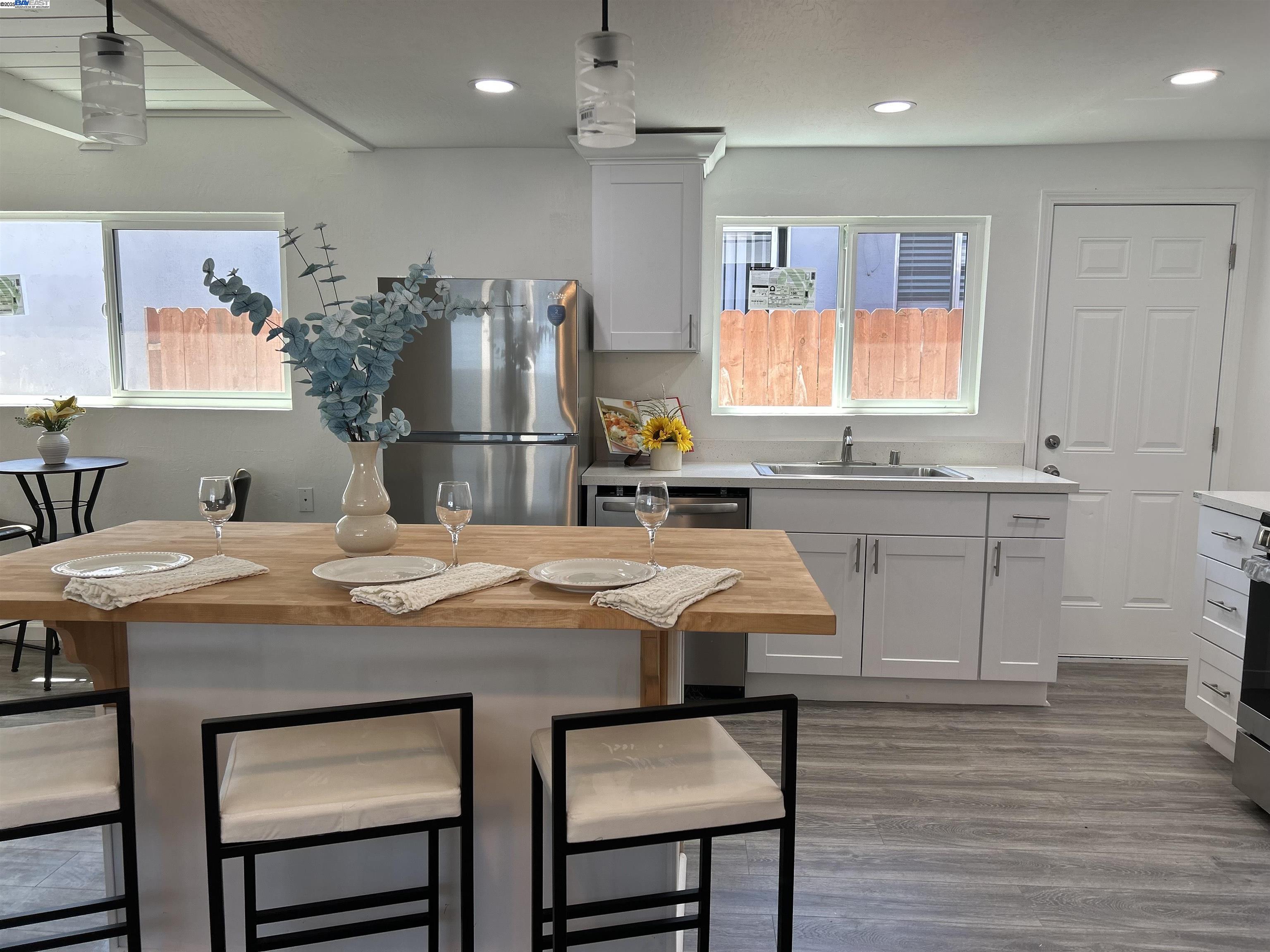 Detail Gallery Image 4 of 12 For 3721 Ohio Ave, Richmond,  CA 94804 - 2 Beds | 1 Baths