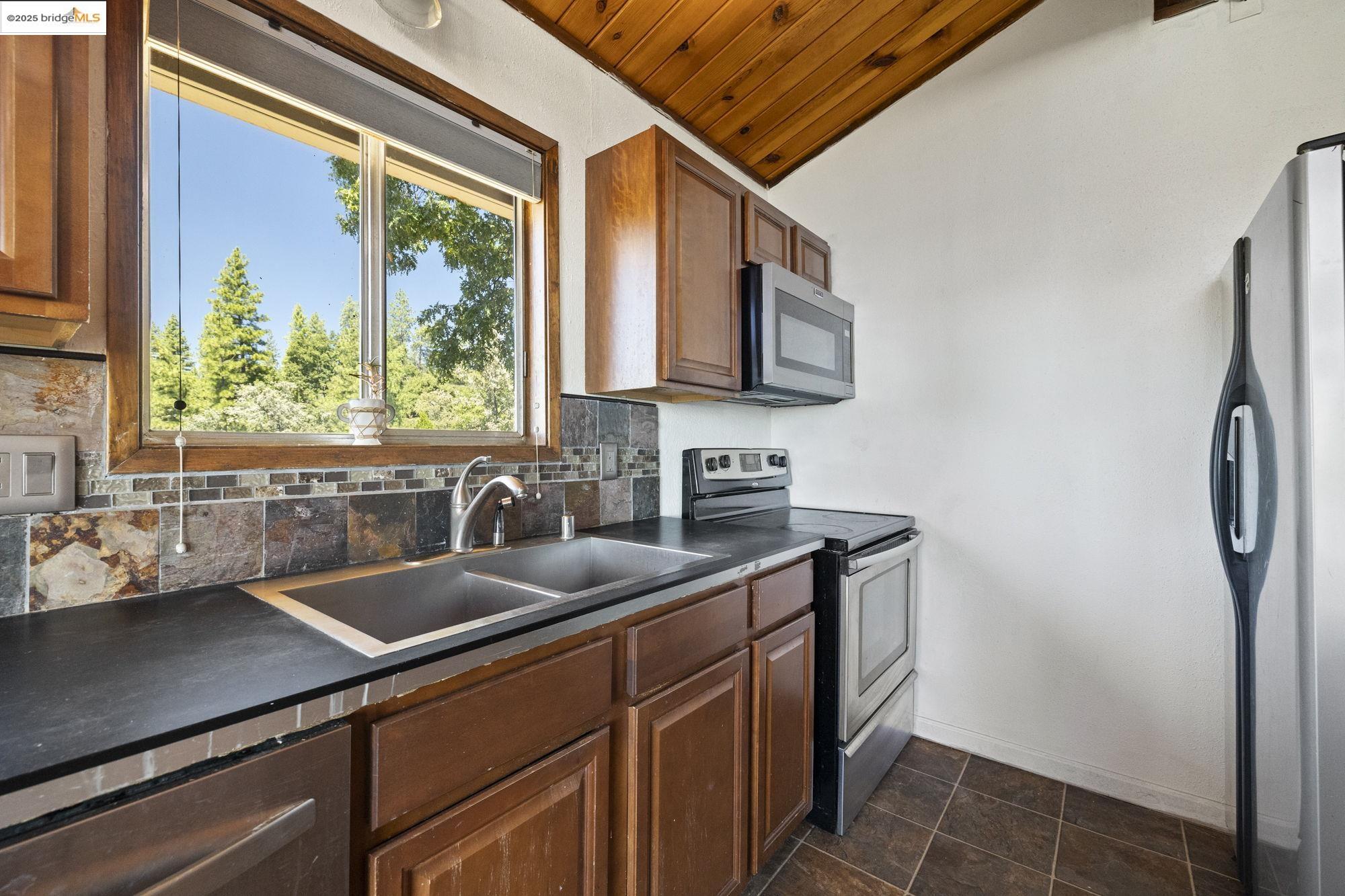 18900 Horizon Court, Tuolumne, California 95379, 3 Bedrooms Bedrooms, 6 Rooms Rooms,2 BathroomsBathrooms,Residential,For Sale,18900 Horizon Court,41105750