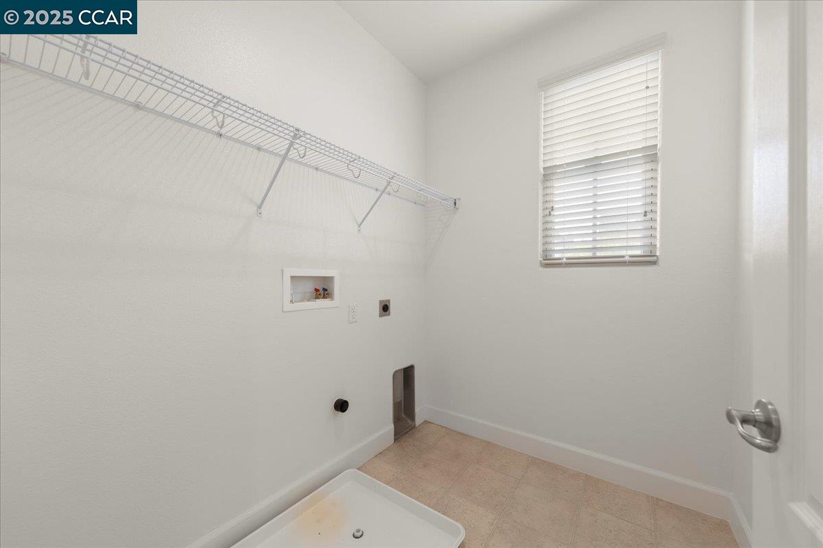 2003 De Anza Ln, Hercules, California 94547, 3 Bedrooms Bedrooms, 6 Rooms Rooms,2 BathroomsBathrooms,Residential,For Sale,2003 De Anza Ln,41105754