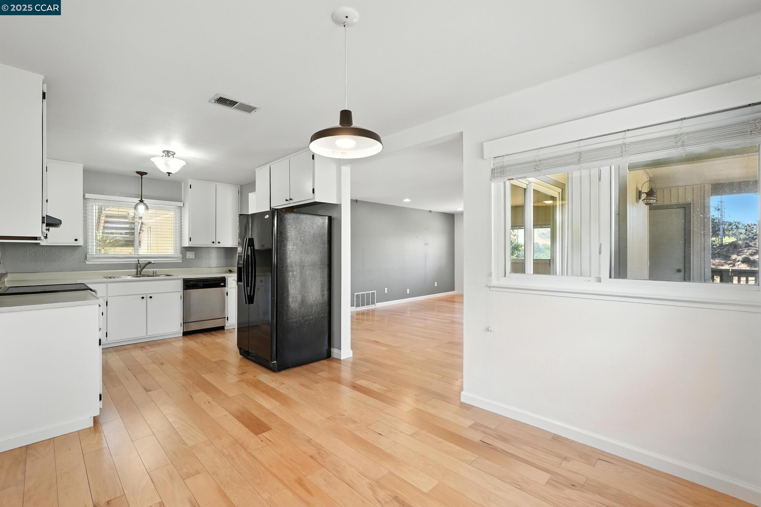 115 Lands End Ct, Vallejo, California 94591, 2 Bedrooms Bedrooms, 5 Rooms Rooms,1 BathroomBathrooms,Residential,For Sale,115 Lands End Ct,41105756
