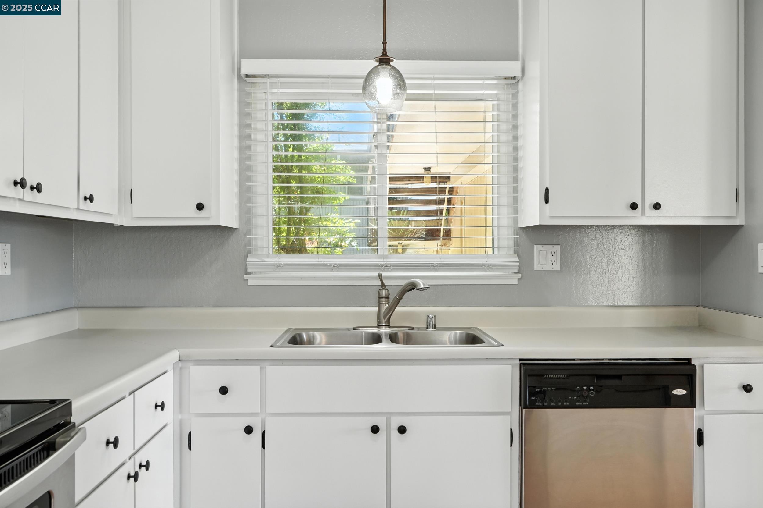115 Lands End Ct, Vallejo, California 94591, 2 Bedrooms Bedrooms, 5 Rooms Rooms,1 BathroomBathrooms,Residential,For Sale,115 Lands End Ct,41105756