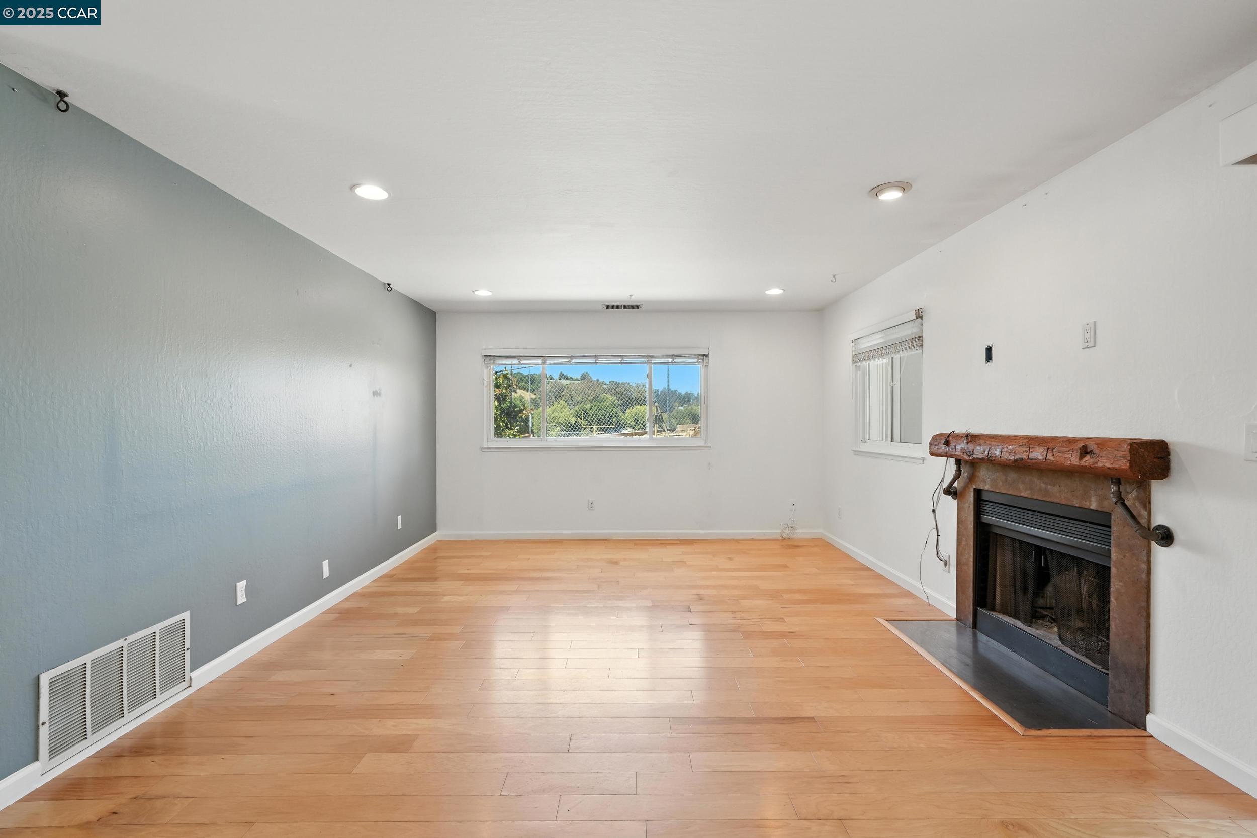 115 Lands End Ct, Vallejo, California 94591, 2 Bedrooms Bedrooms, 5 Rooms Rooms,1 BathroomBathrooms,Residential,For Sale,115 Lands End Ct,41105756