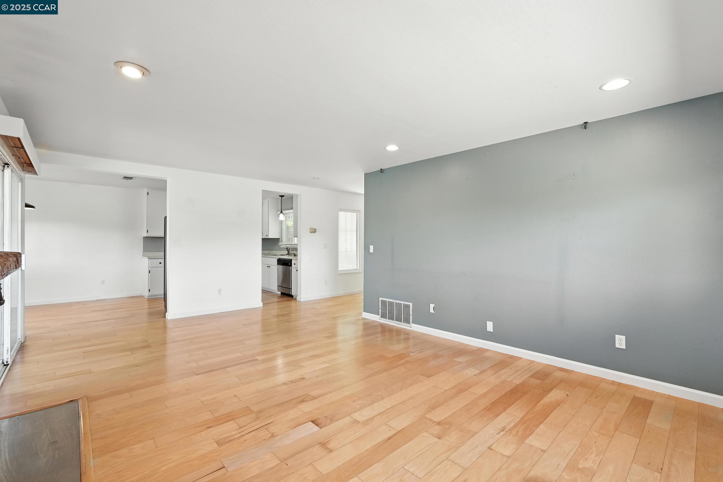 115 Lands End Ct, Vallejo, California 94591, 2 Bedrooms Bedrooms, 5 Rooms Rooms,1 BathroomBathrooms,Residential,For Sale,115 Lands End Ct,41105756