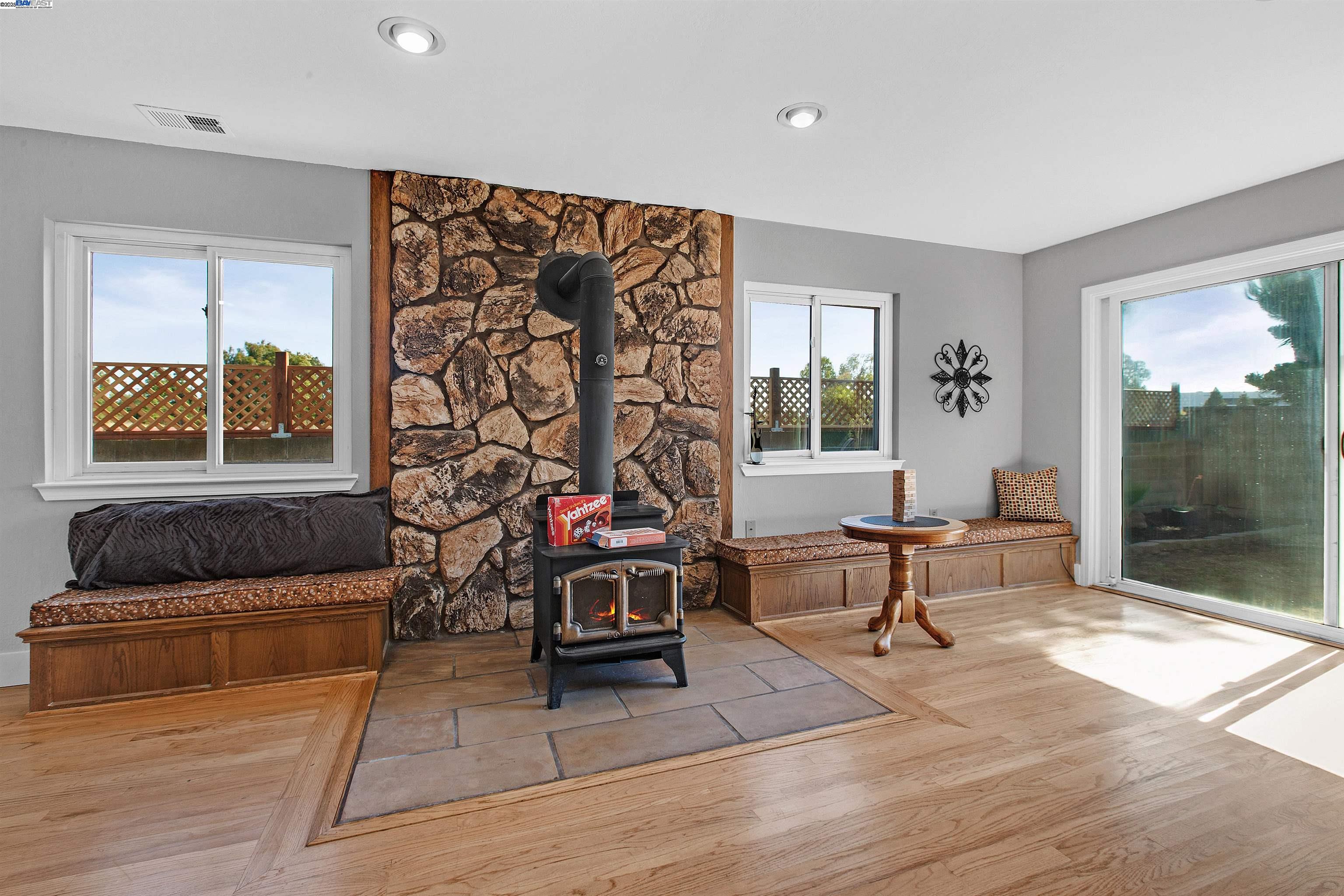Detail Gallery Image 20 of 57 For 2560 Phelan Avenue, Hayward,  CA 94545 - 4 Beds | 3 Baths