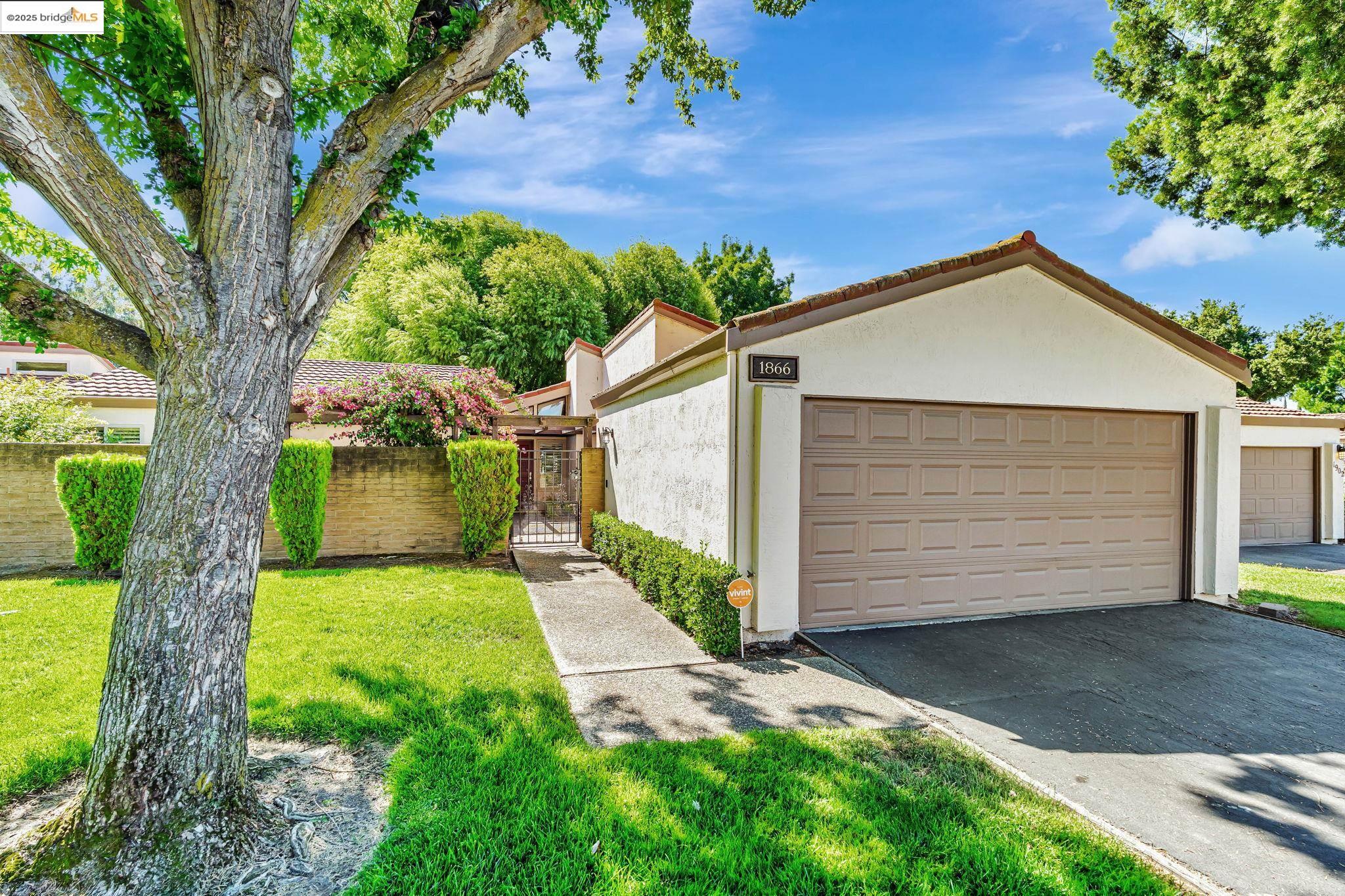 Detail Gallery Image 1 of 1 For 1866 Venetian Dr, Stockton,  CA 95207 - 3 Beds | 2 Baths