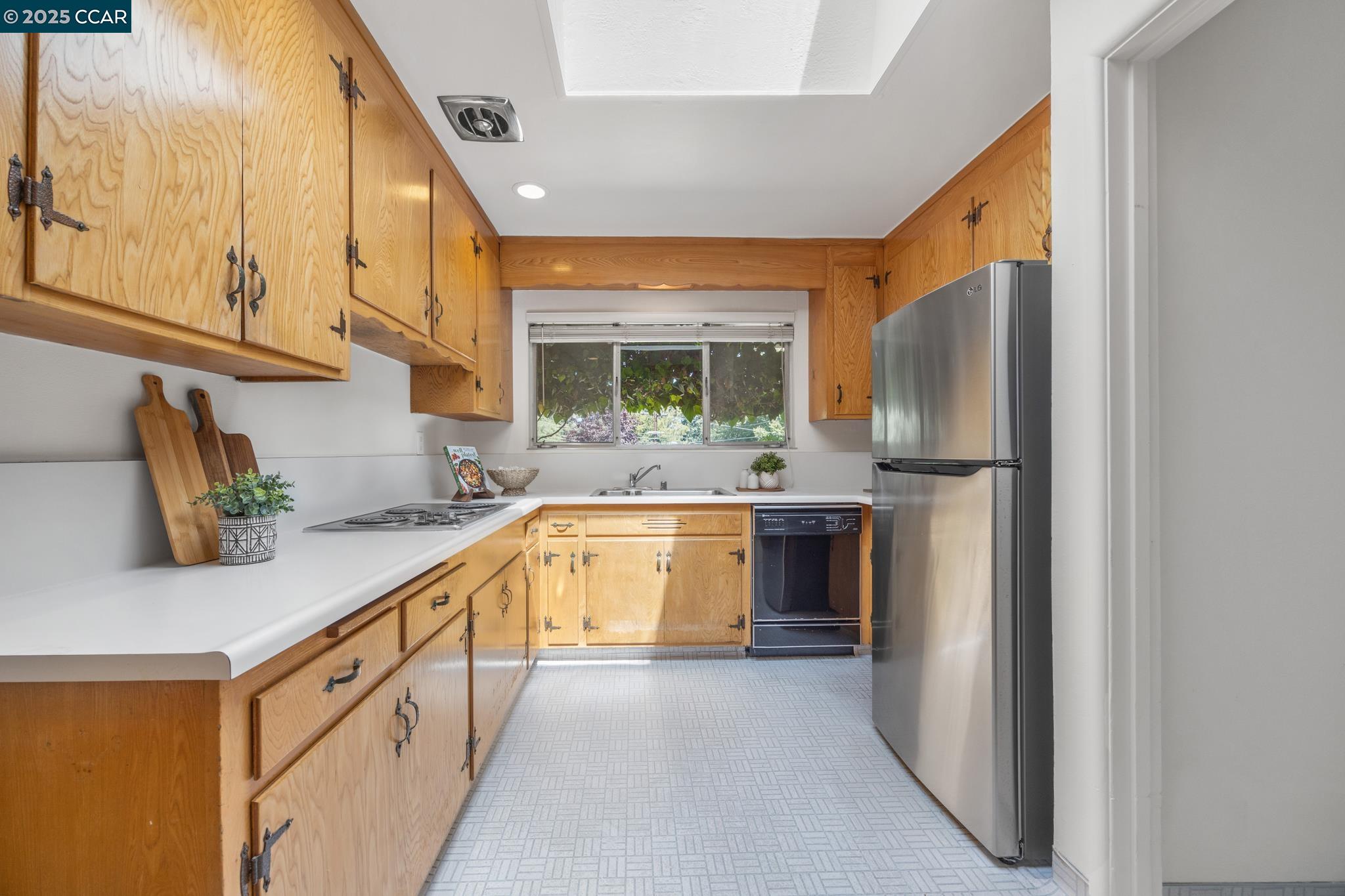 2101 Hillview Dr, Walnut Creek, California 94596, 3 Bedrooms Bedrooms, 8 Rooms Rooms,2 BathroomsBathrooms,Residential,For Sale,2101 Hillview Dr,41105762