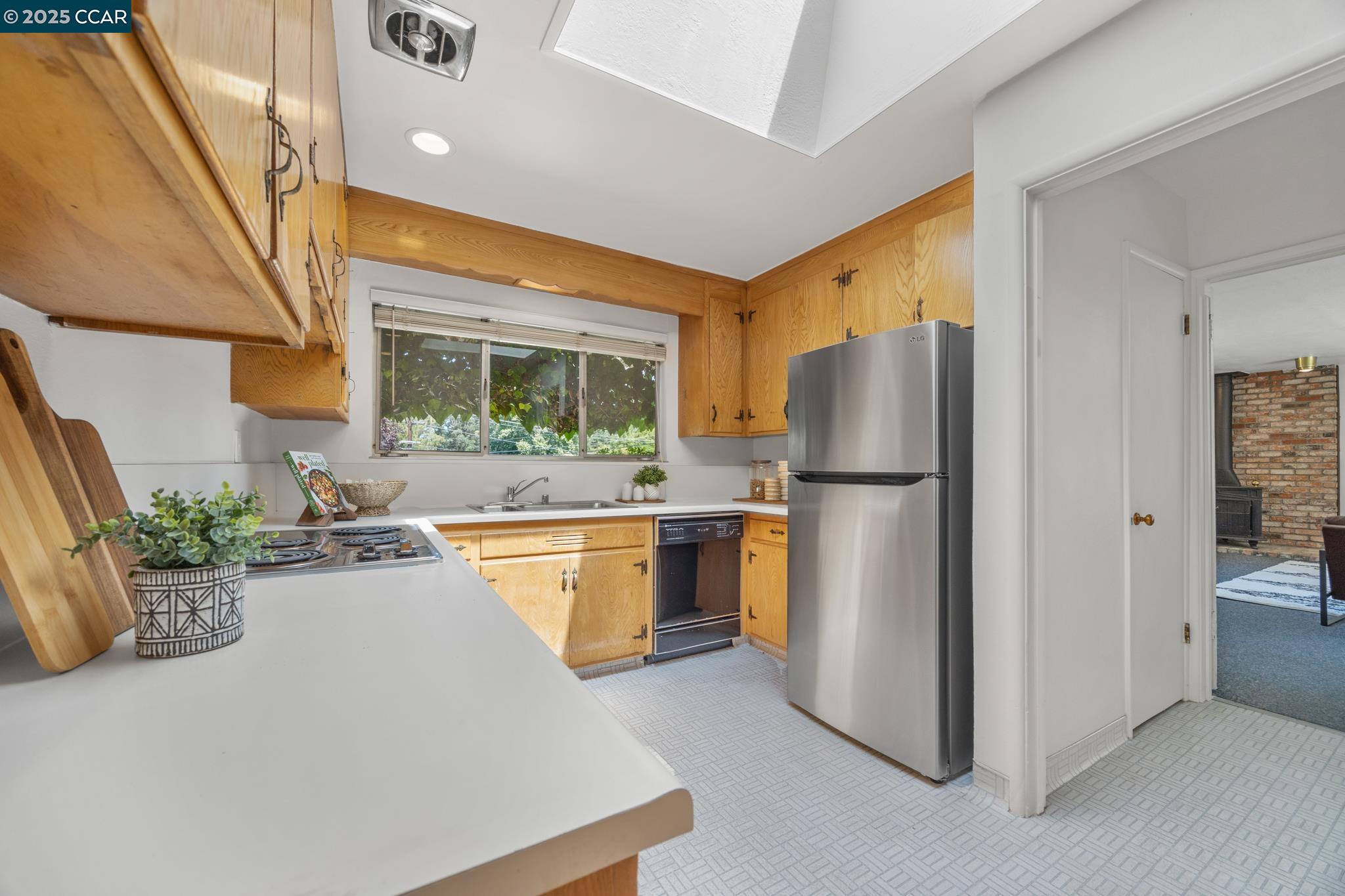 2101 Hillview Dr, Walnut Creek, California 94596, 3 Bedrooms Bedrooms, 8 Rooms Rooms,2 BathroomsBathrooms,Residential,For Sale,2101 Hillview Dr,41105762