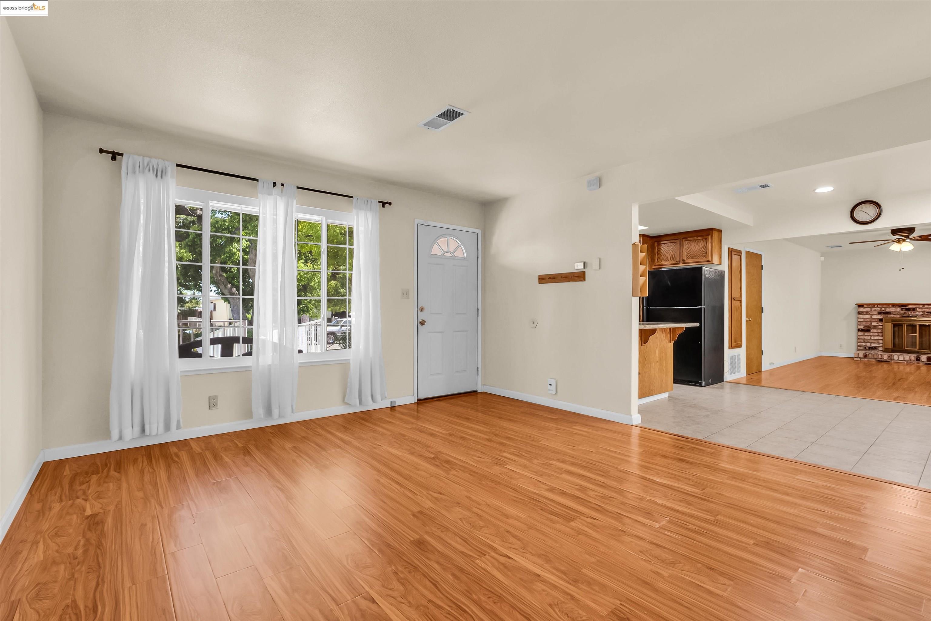 249 Royce Way, Pittsburg, California 94565, 4 Bedrooms Bedrooms, 7 Rooms Rooms,2 BathroomsBathrooms,Residential,For Sale,249 Royce Way,41105764