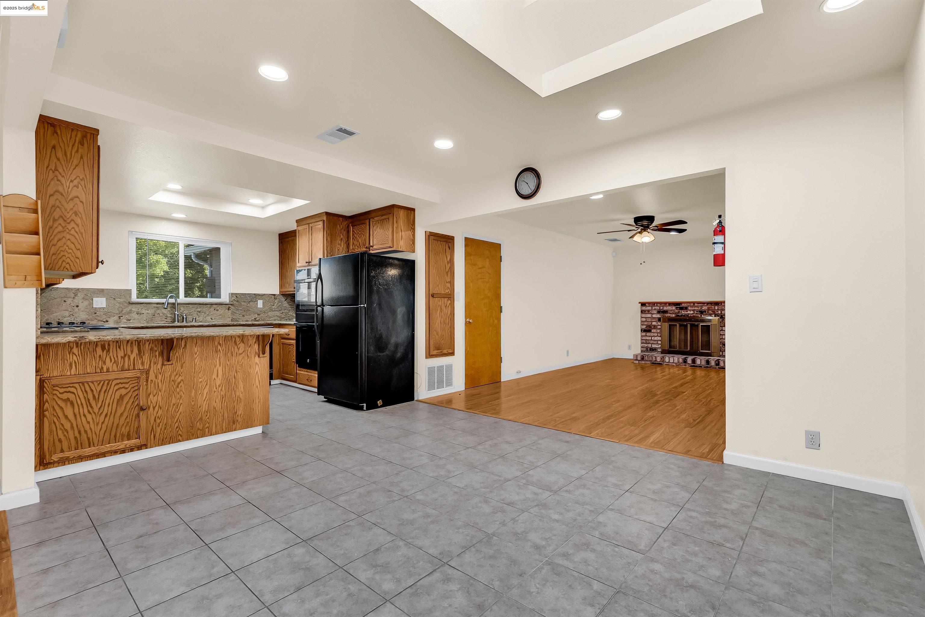 249 Royce Way, Pittsburg, California 94565, 4 Bedrooms Bedrooms, 7 Rooms Rooms,2 BathroomsBathrooms,Residential,For Sale,249 Royce Way,41105764