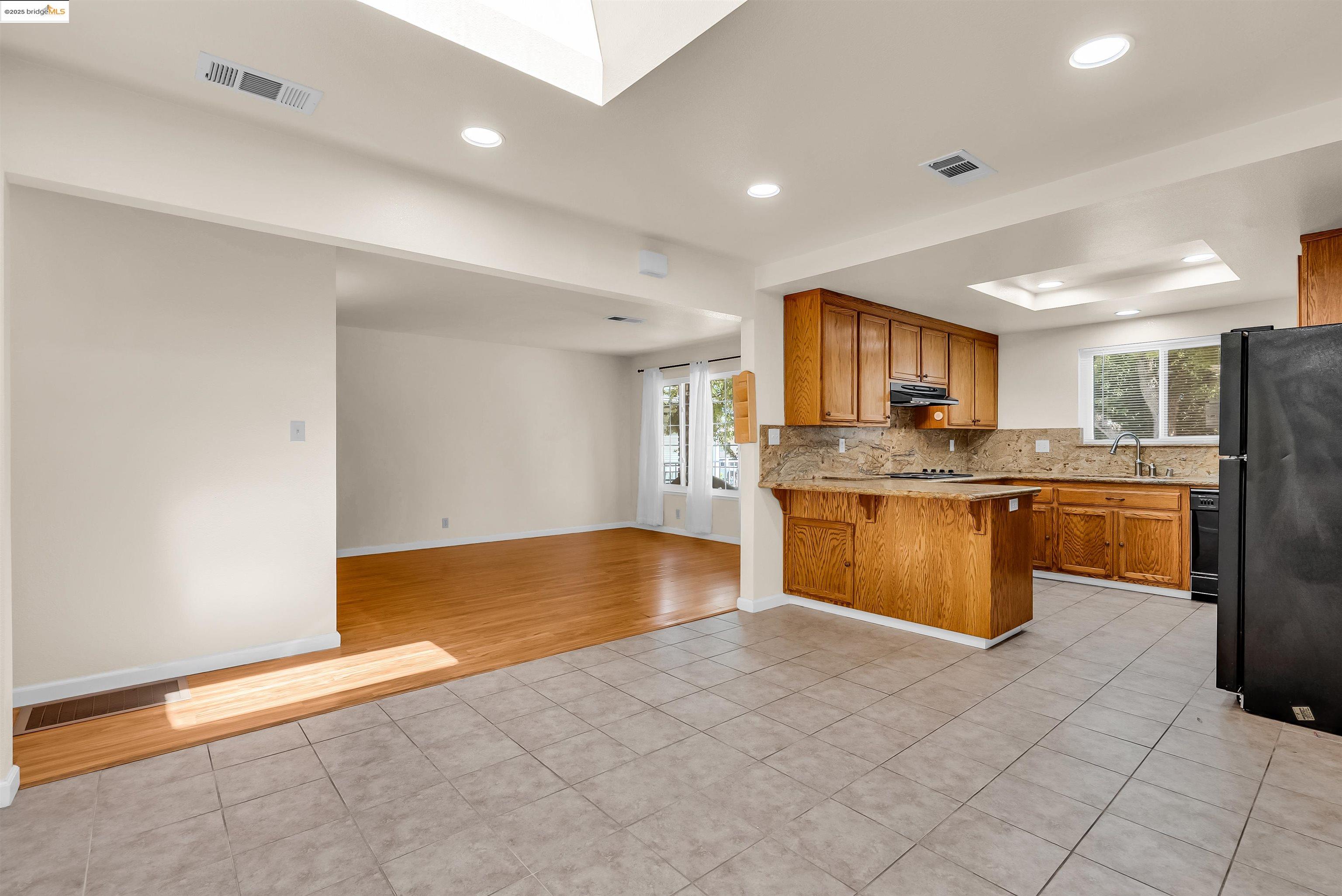 249 Royce Way, Pittsburg, California 94565, 4 Bedrooms Bedrooms, 7 Rooms Rooms,2 BathroomsBathrooms,Residential,For Sale,249 Royce Way,41105764