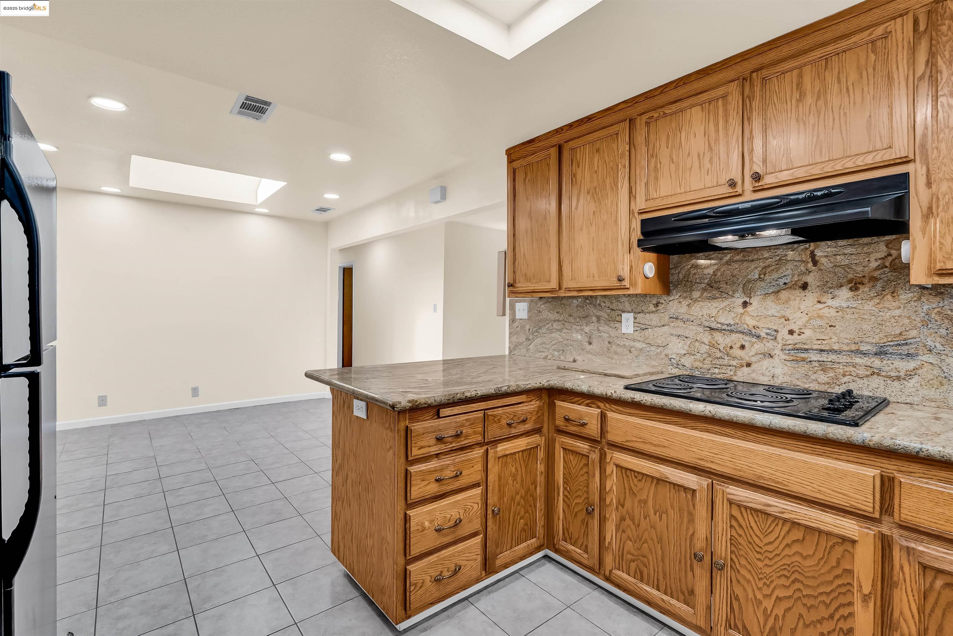 249 Royce Way, Pittsburg, California 94565, 4 Bedrooms Bedrooms, 7 Rooms Rooms,2 BathroomsBathrooms,Residential,For Sale,249 Royce Way,41105764