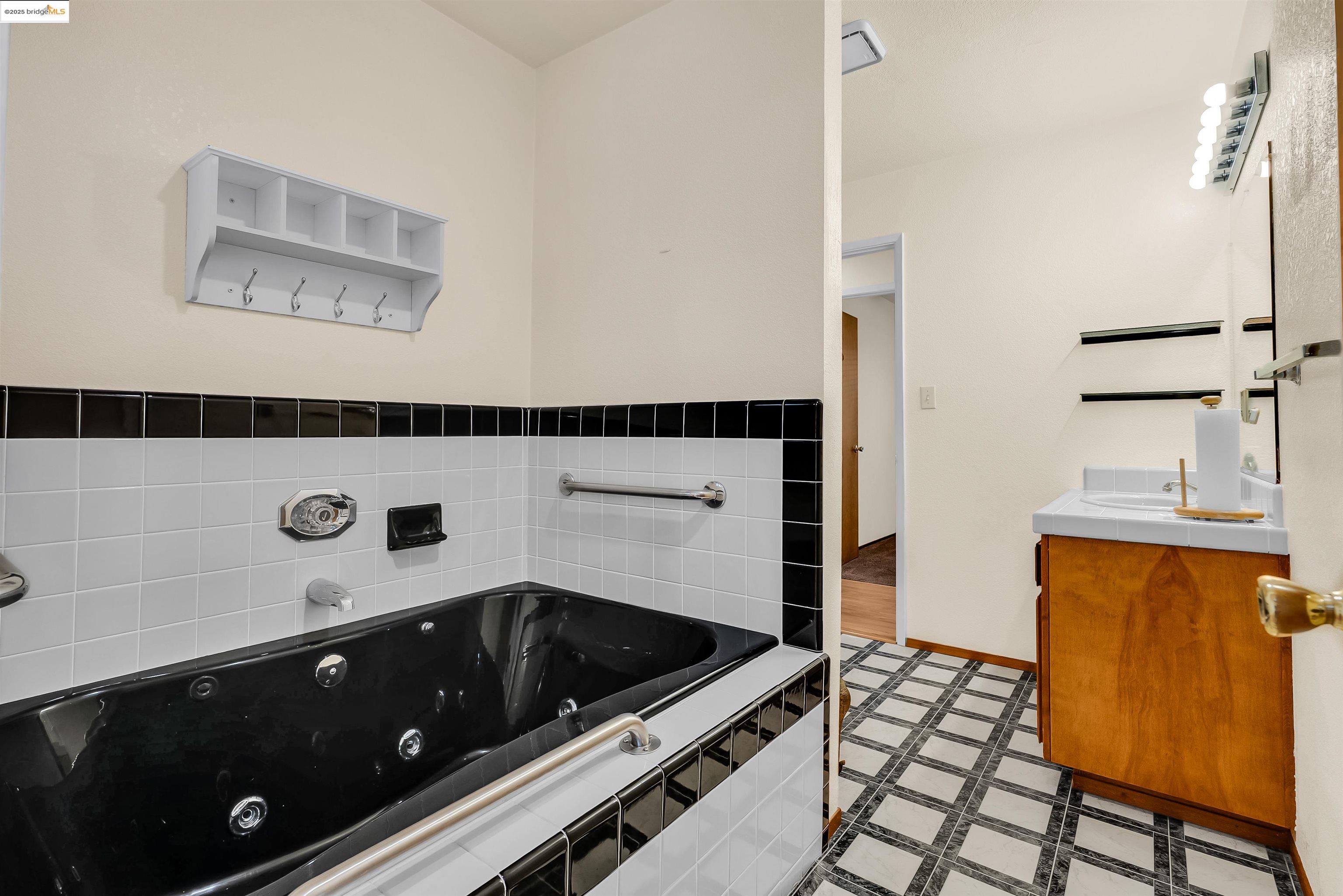 249 Royce Way, Pittsburg, California 94565, 4 Bedrooms Bedrooms, 7 Rooms Rooms,2 BathroomsBathrooms,Residential,For Sale,249 Royce Way,41105764