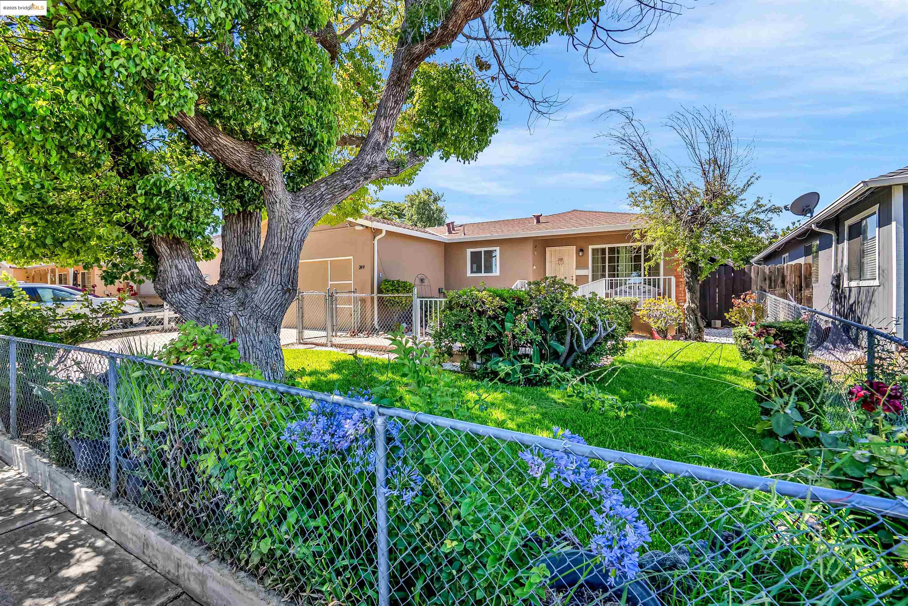 249 Royce Way, Pittsburg, California 94565, 4 Bedrooms Bedrooms, 7 Rooms Rooms,2 BathroomsBathrooms,Residential,For Sale,249 Royce Way,41105764