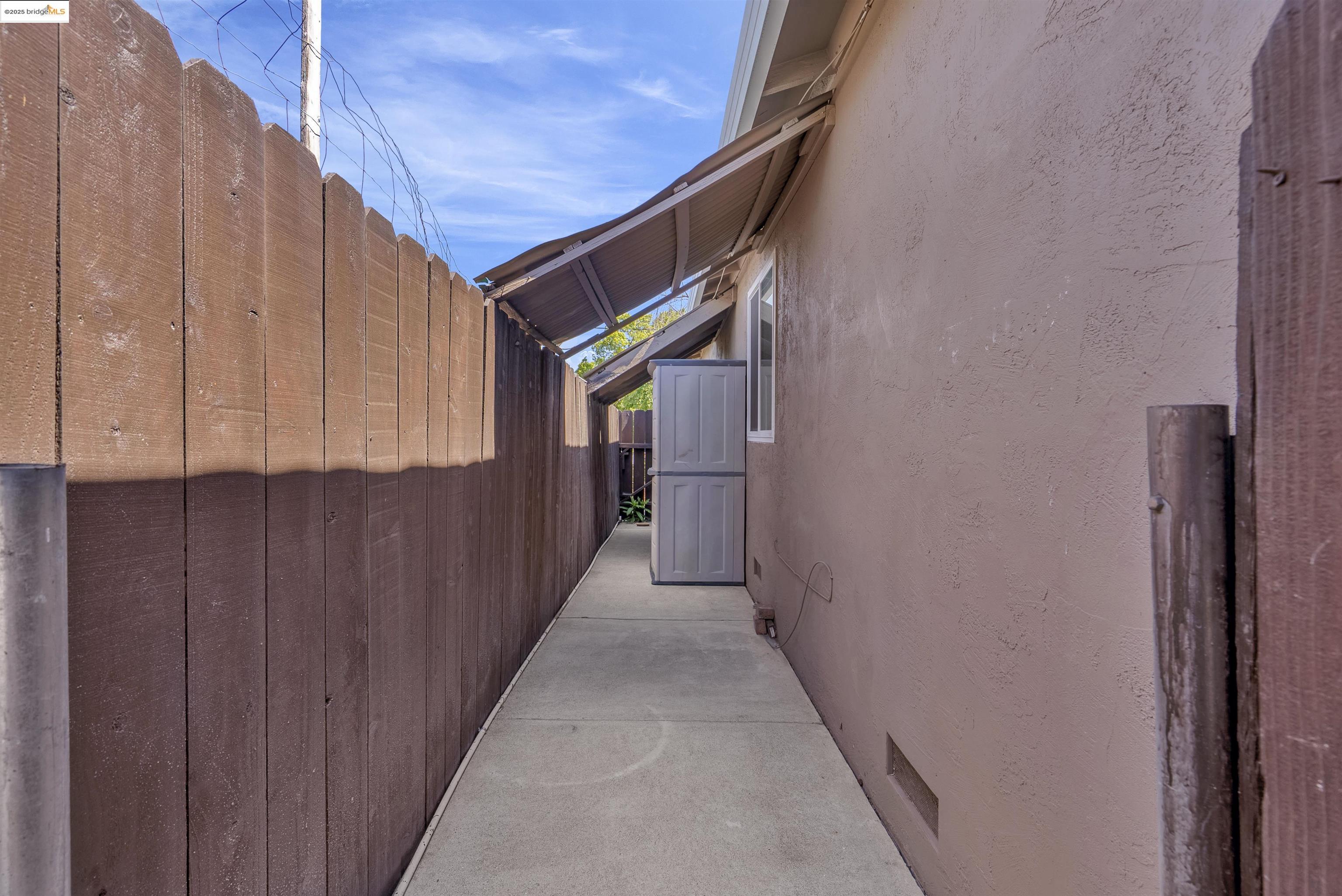 249 Royce Way, Pittsburg, California 94565, 4 Bedrooms Bedrooms, 7 Rooms Rooms,2 BathroomsBathrooms,Residential,For Sale,249 Royce Way,41105764