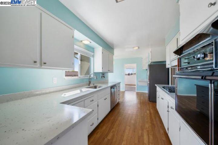 4120 Rhoda Ave, Oakland, California 94602, 3 Bedrooms Bedrooms, 7 Rooms Rooms,3 BathroomsBathrooms,Residential Lease,For Rent,4120 Rhoda Ave,41105767