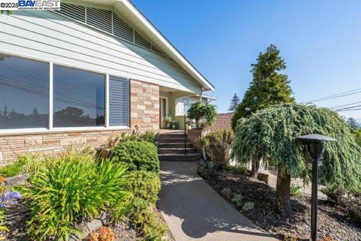 4120 Rhoda Ave, Oakland, California 94602, 3 Bedrooms Bedrooms, 7 Rooms Rooms,3 BathroomsBathrooms,Residential Lease,For Rent,4120 Rhoda Ave,41105767