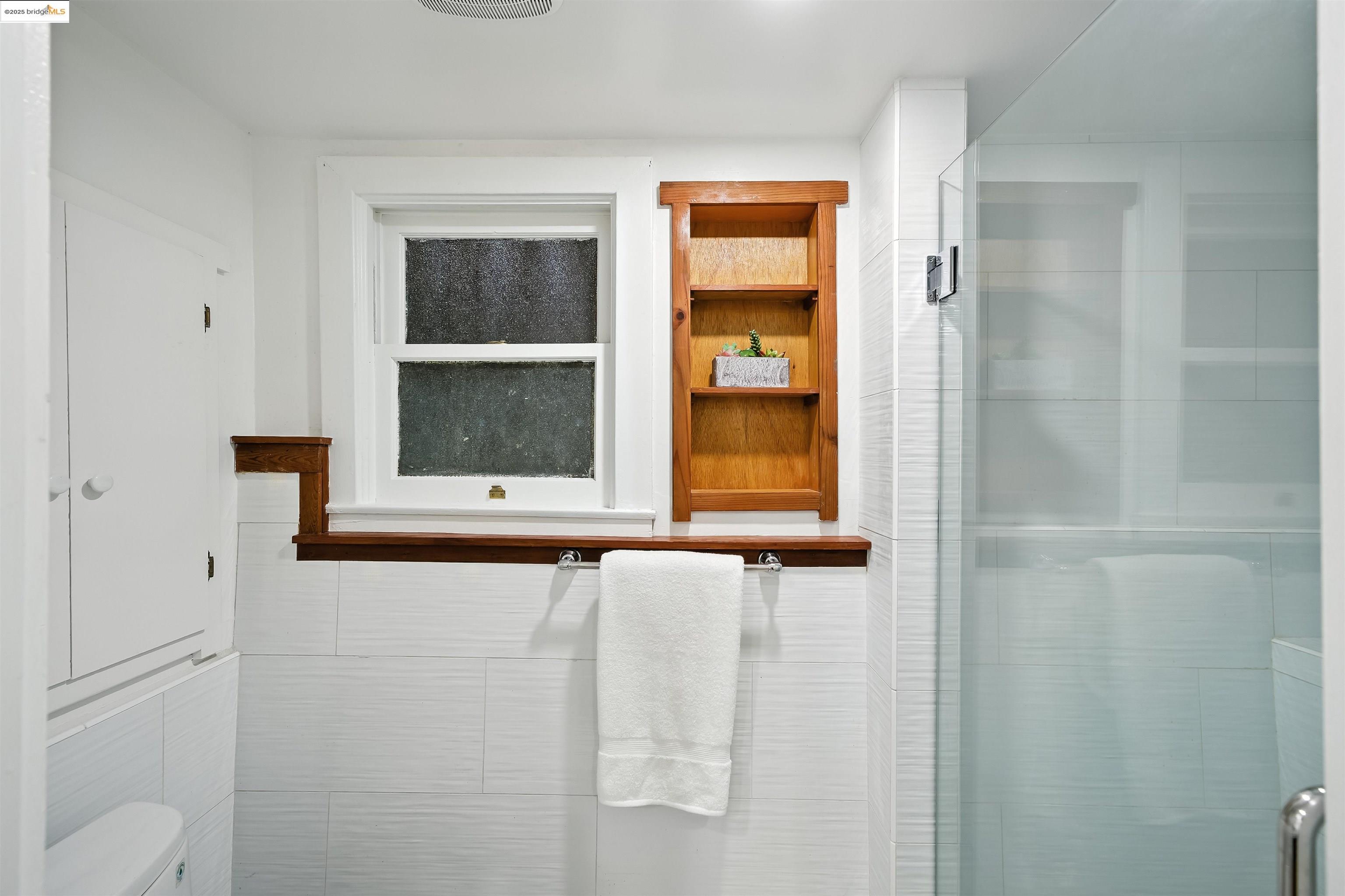 2018 Marin Ave, Berkeley, California 94707, 3 Bedrooms Bedrooms, 9 Rooms Rooms,1 BathroomBathrooms,Residential,For Sale,2018 Marin Ave,41105768
