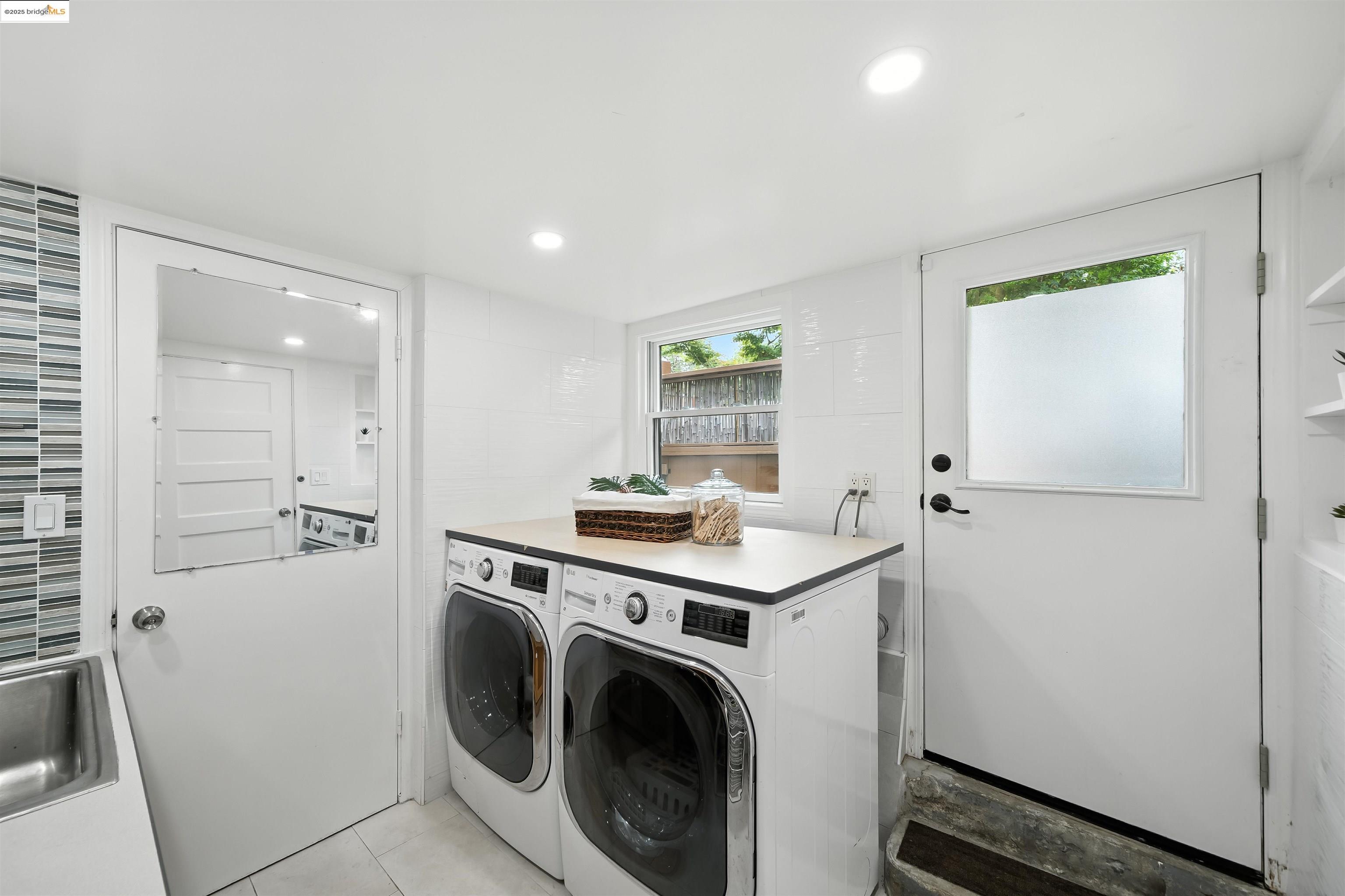 2018 Marin Ave, Berkeley, California 94707, 3 Bedrooms Bedrooms, 9 Rooms Rooms,1 BathroomBathrooms,Residential,For Sale,2018 Marin Ave,41105768