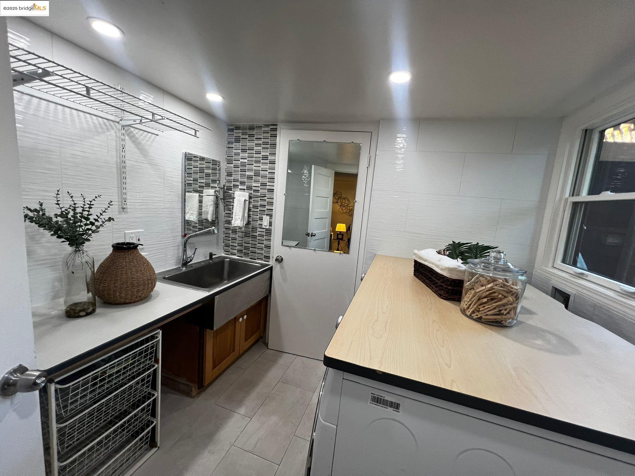 2018 Marin Ave, Berkeley, California 94707, 3 Bedrooms Bedrooms, 9 Rooms Rooms,1 BathroomBathrooms,Residential,For Sale,2018 Marin Ave,41105768