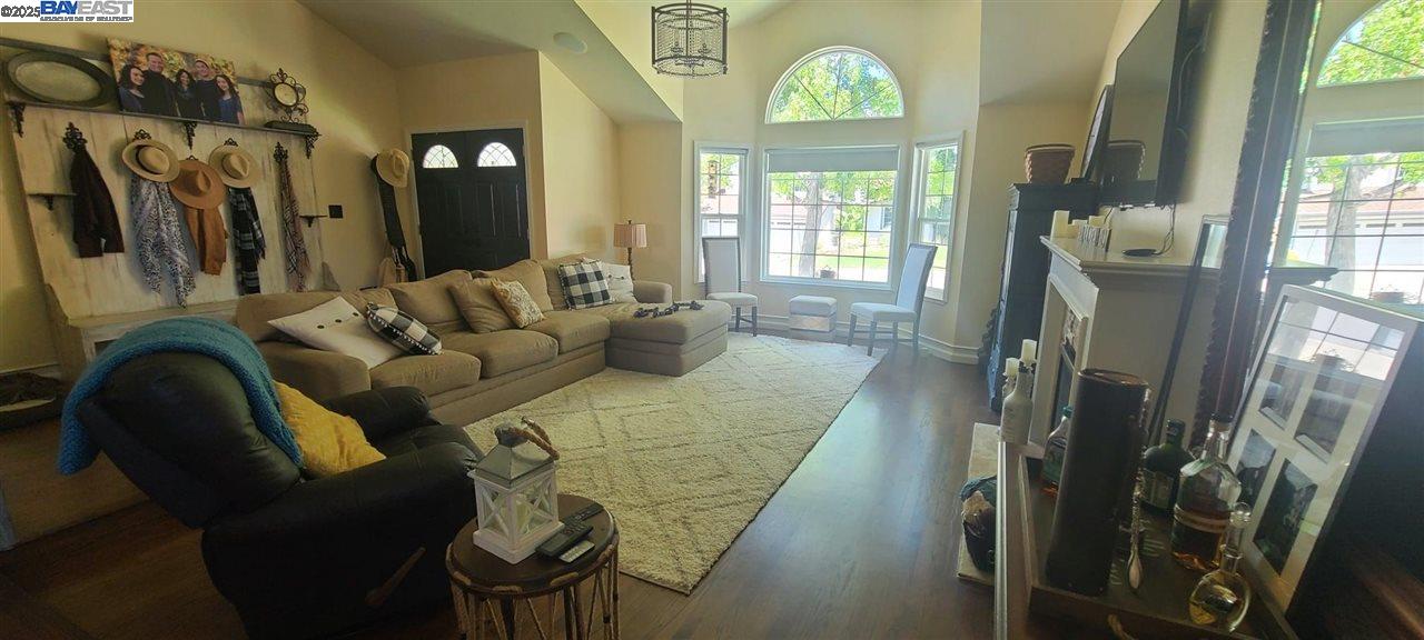 Detail Gallery Image 4 of 23 For 1127 Mataro Ct, Pleasanton,  CA 94566 - 4 Beds | 3 Baths