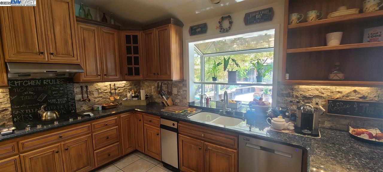 Detail Gallery Image 7 of 23 For 1127 Mataro Ct, Pleasanton,  CA 94566 - 4 Beds | 3 Baths