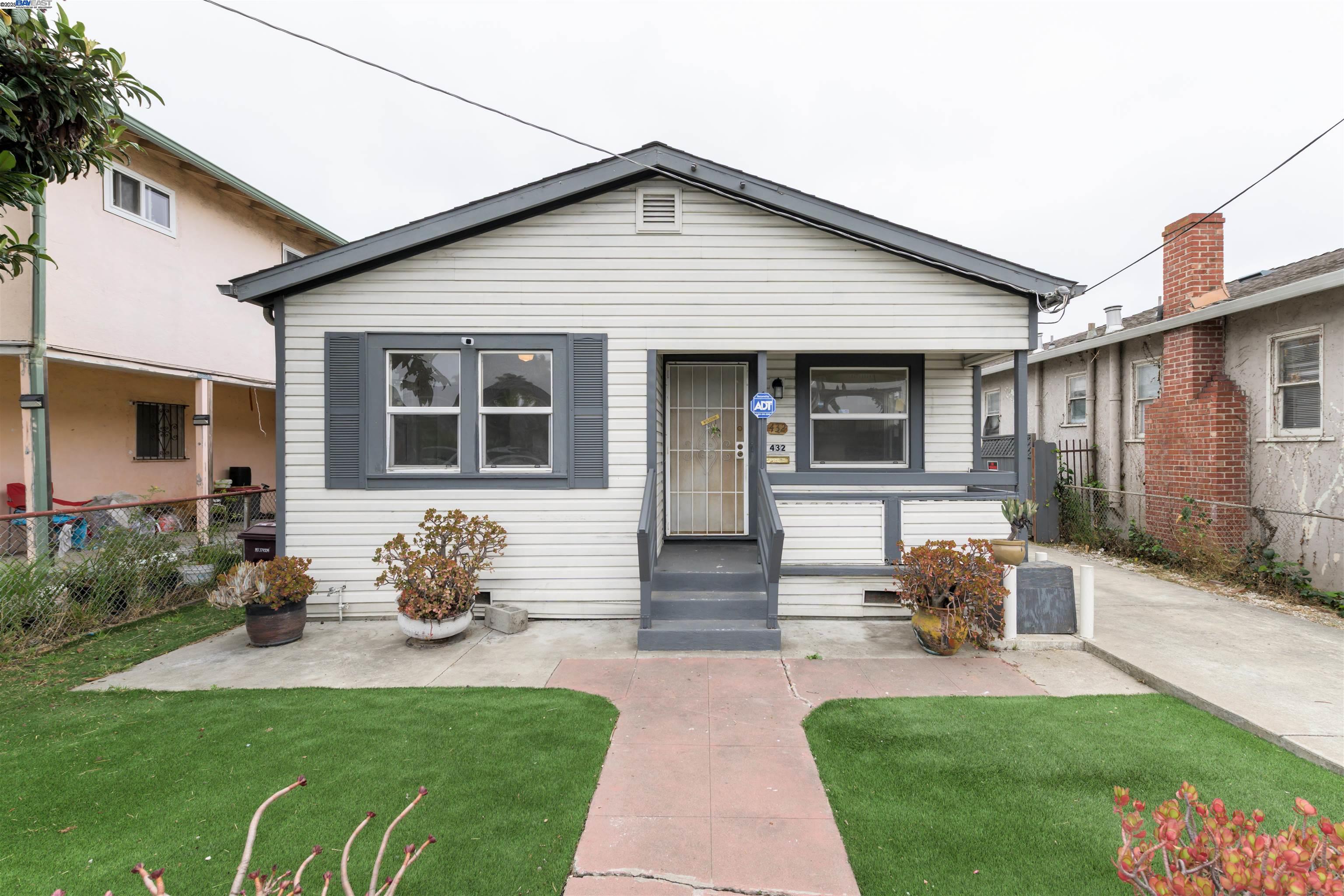 Detail Gallery Image 1 of 1 For 432 Hale Avenue, Oakland,  CA 94603 - 2 Beds | 1 Baths