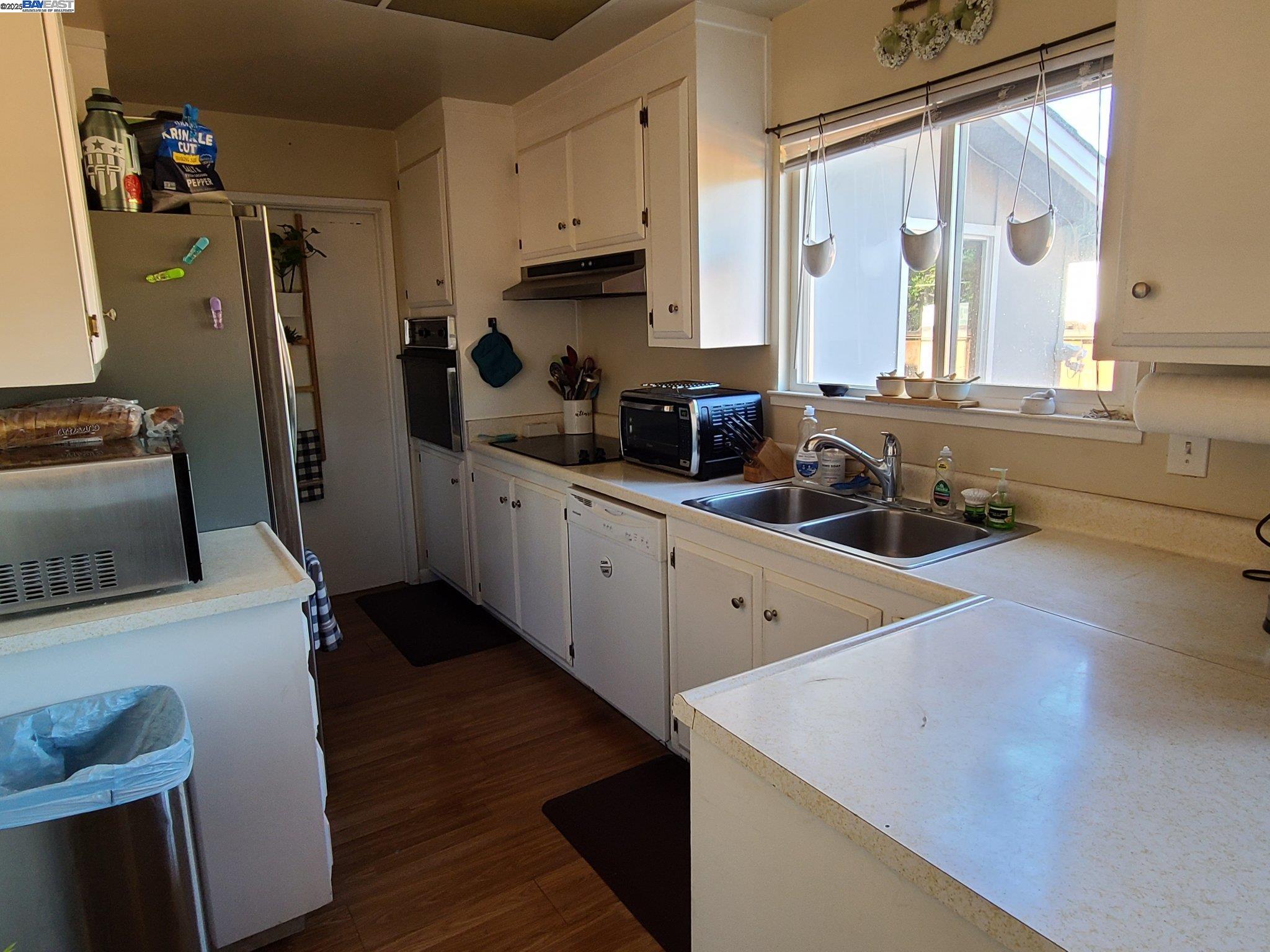Detail Gallery Image 5 of 19 For 4126 Francisco St, Pleasanton,  CA 94566-5617 - 3 Beds | 2 Baths