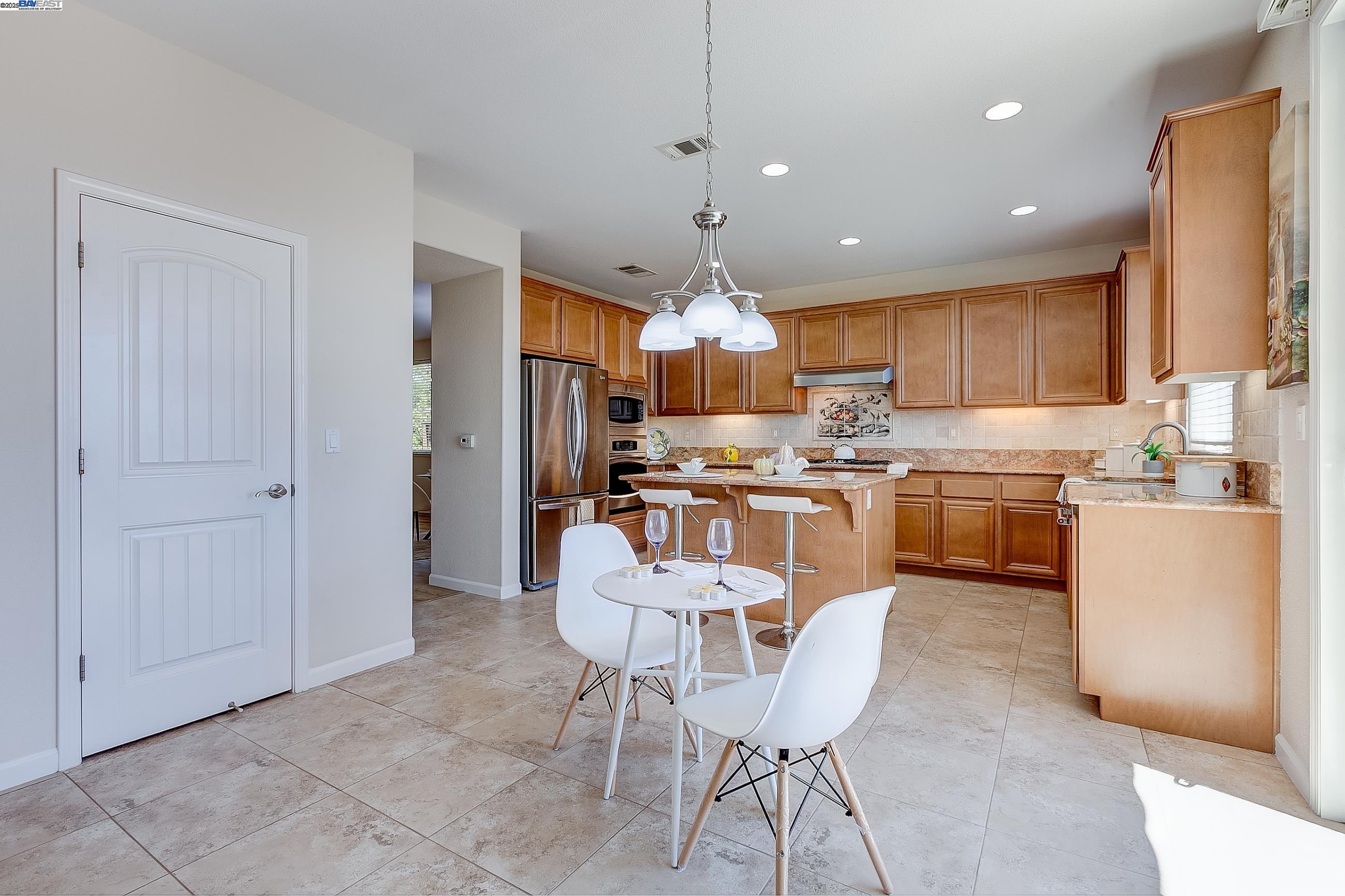 Detail Gallery Image 13 of 60 For 2528 Amantea Way, Dublin,  CA 94568-7343 - 5 Beds | 4 Baths