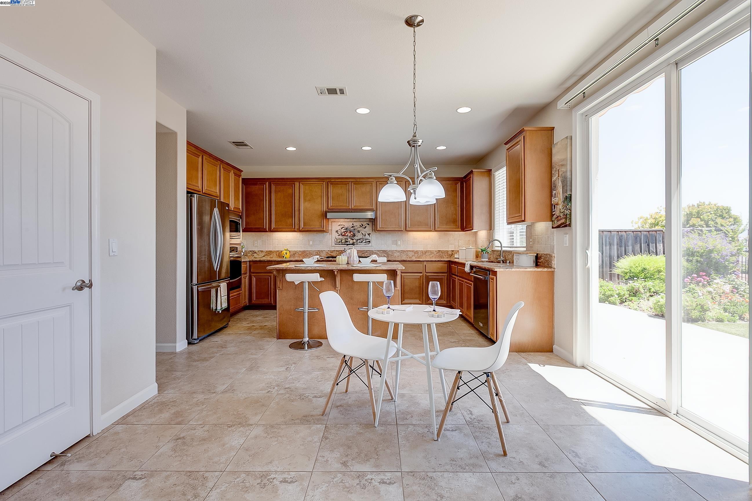 Detail Gallery Image 15 of 60 For 2528 Amantea Way, Dublin,  CA 94568-7343 - 5 Beds | 4 Baths