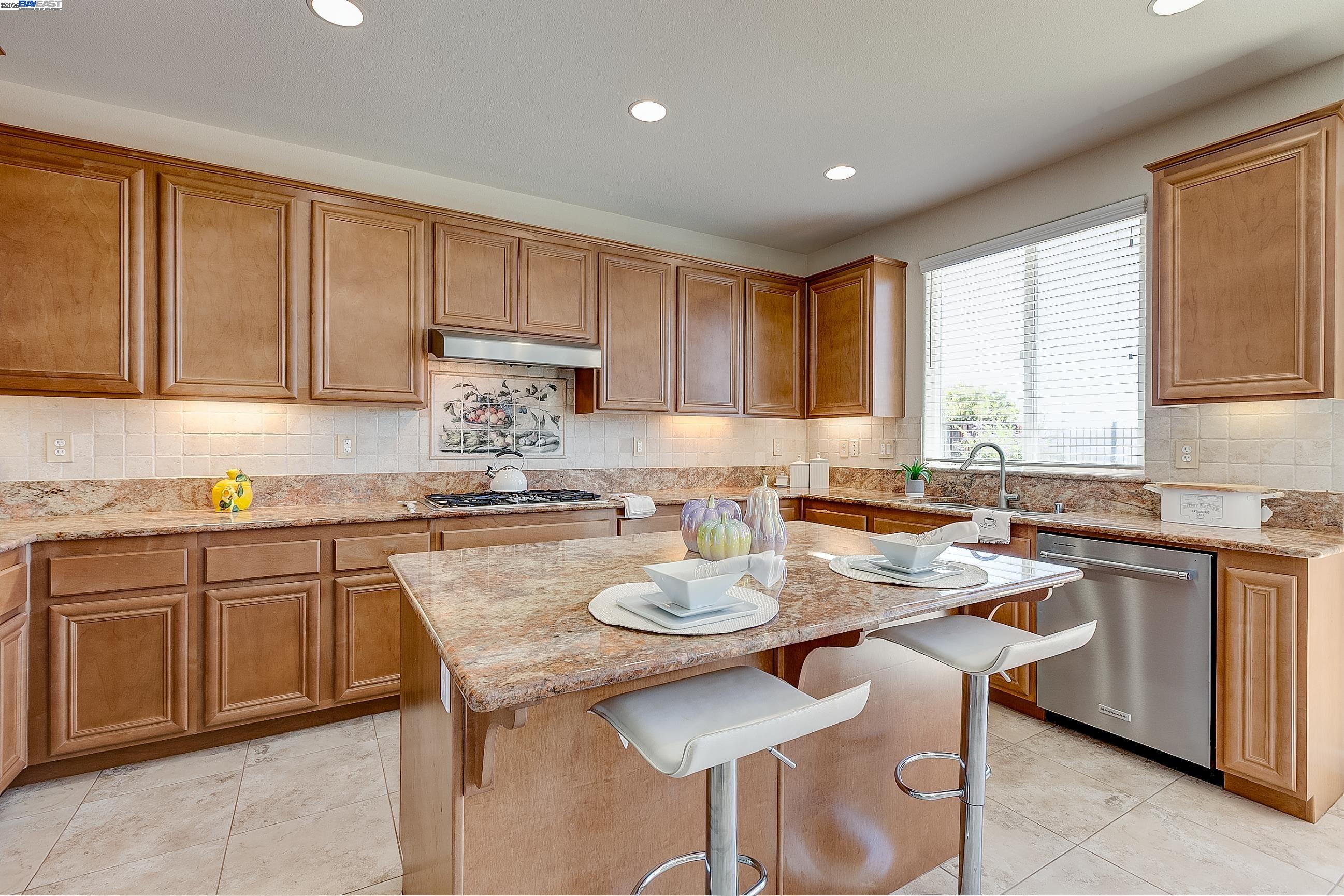 Detail Gallery Image 18 of 60 For 2528 Amantea Way, Dublin,  CA 94568-7343 - 5 Beds | 4 Baths