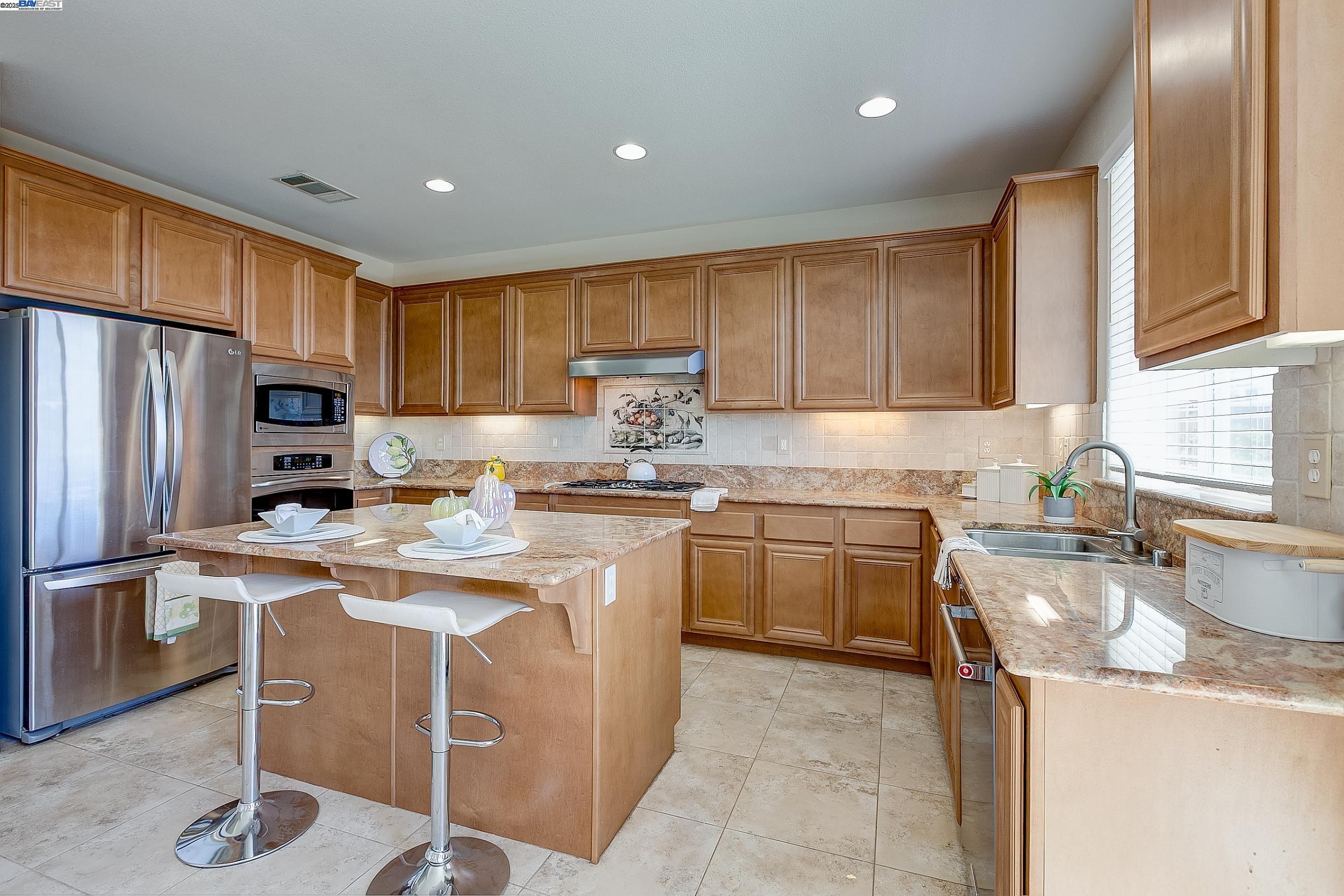 Detail Gallery Image 20 of 60 For 2528 Amantea Way, Dublin,  CA 94568-7343 - 5 Beds | 4 Baths