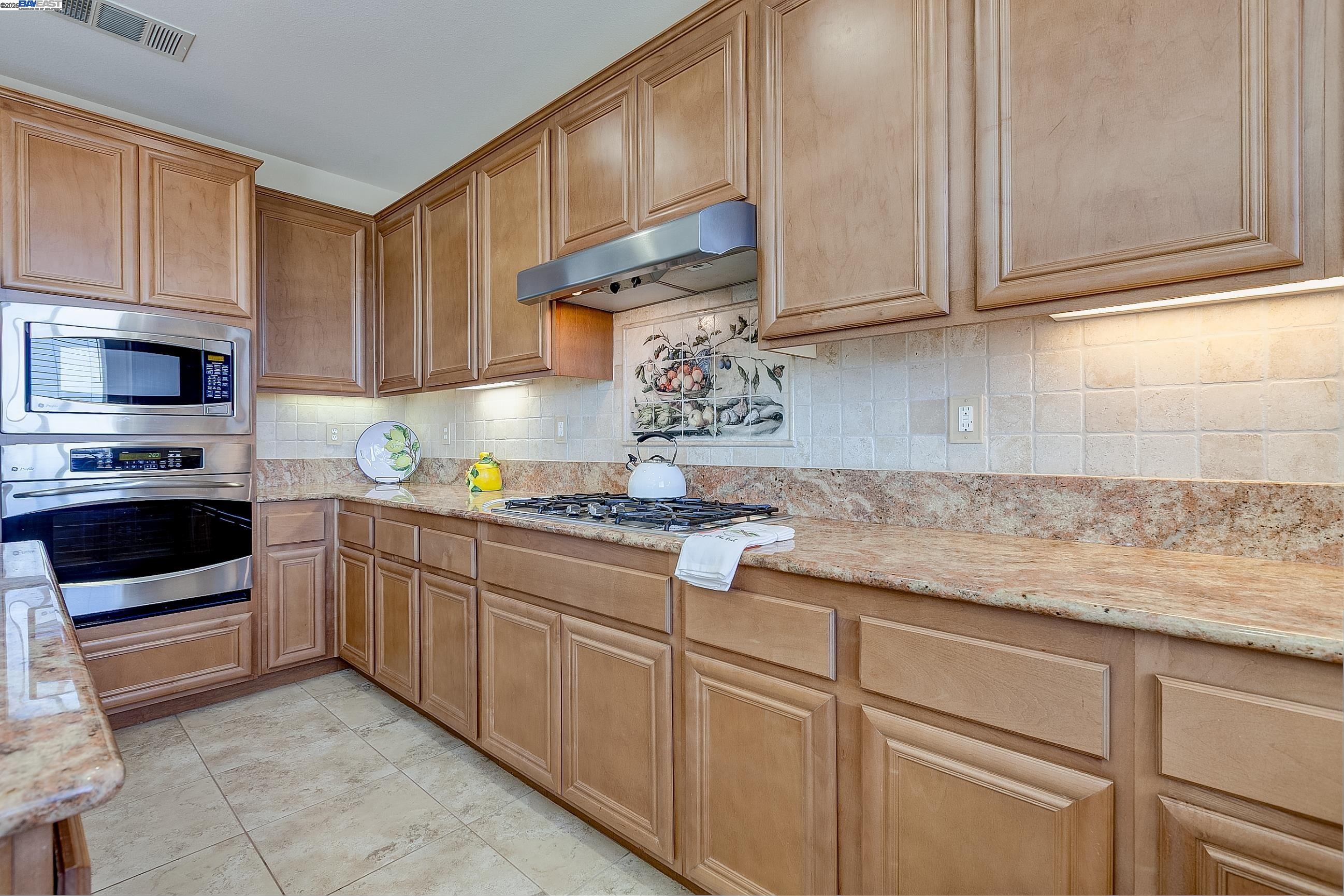 Detail Gallery Image 22 of 60 For 2528 Amantea Way, Dublin,  CA 94568-7343 - 5 Beds | 4 Baths