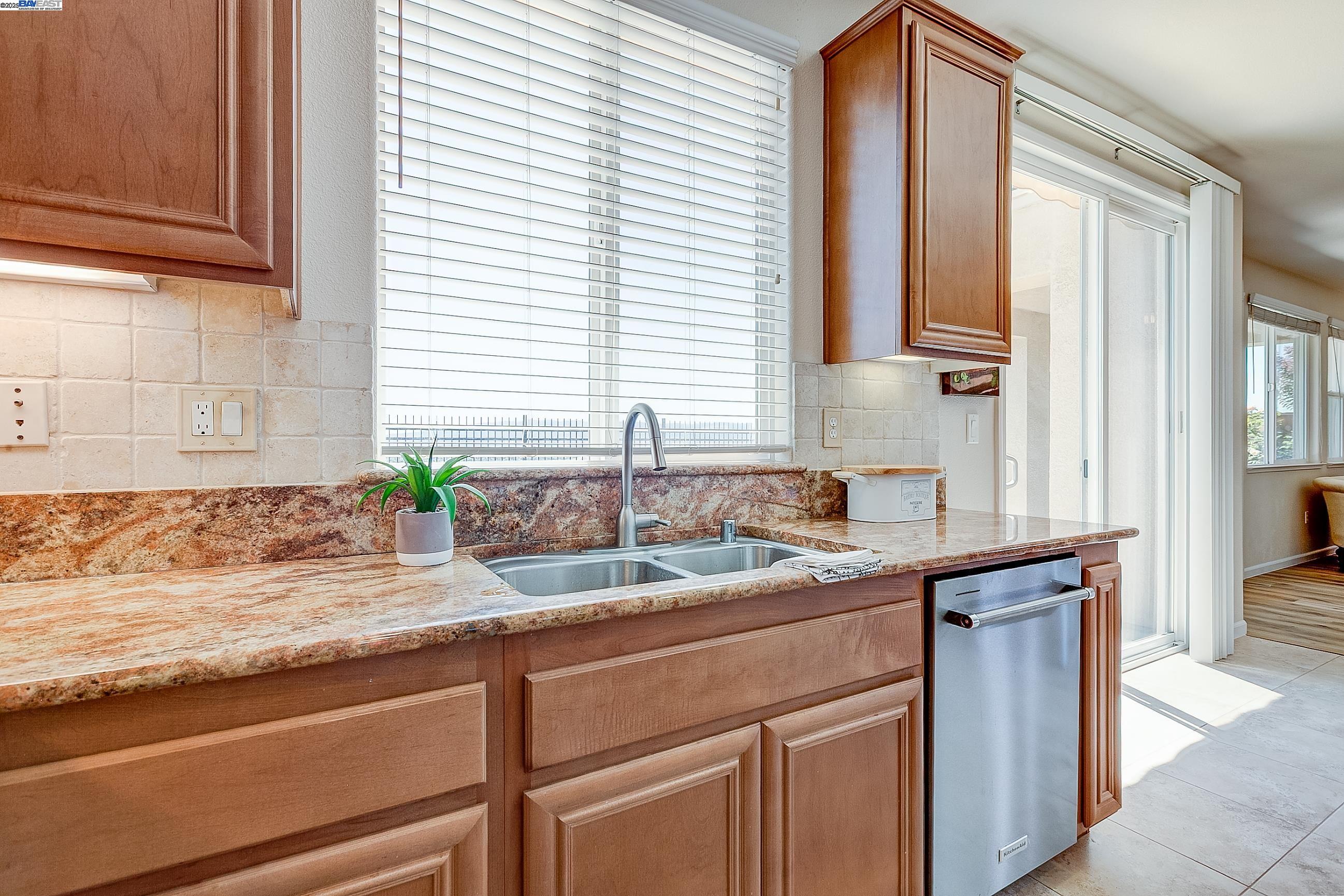 Detail Gallery Image 25 of 60 For 2528 Amantea Way, Dublin,  CA 94568-7343 - 5 Beds | 4 Baths