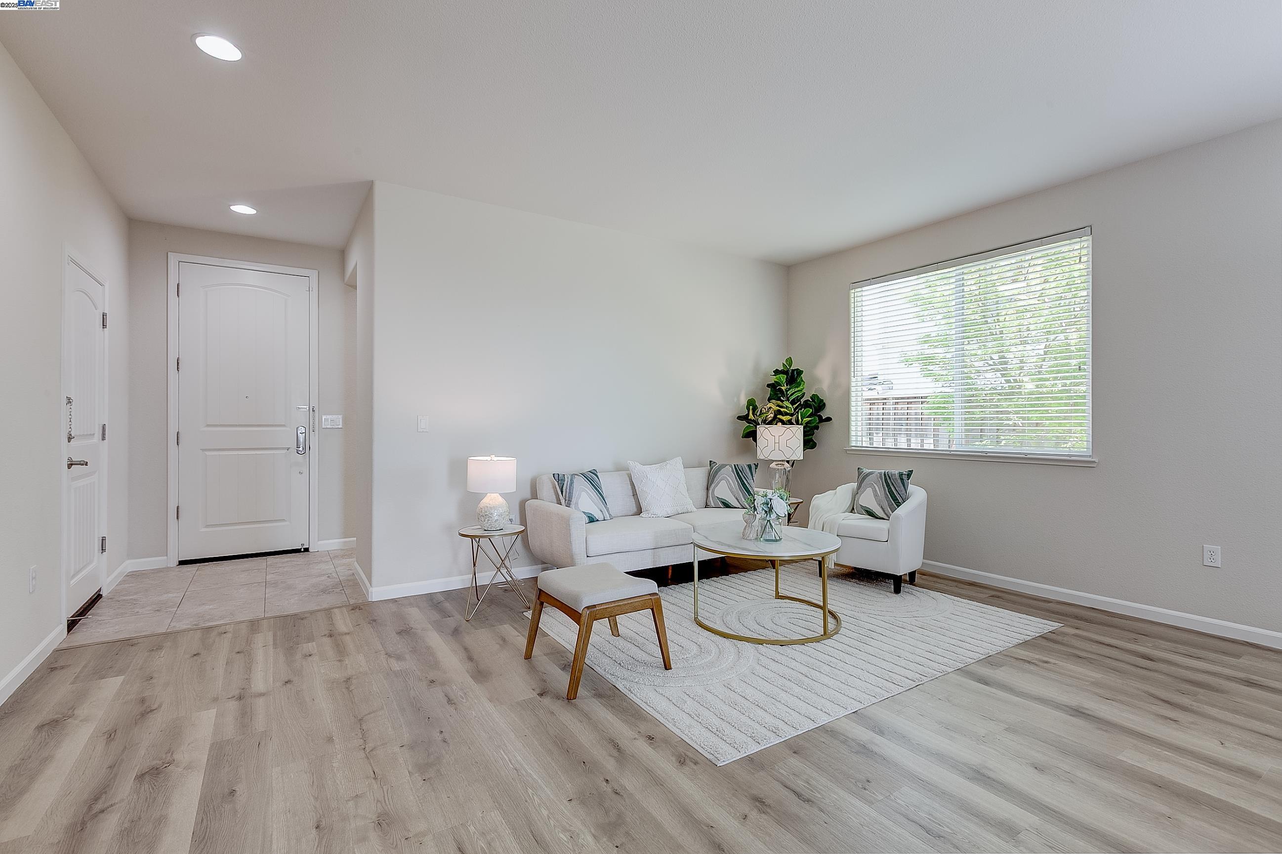Detail Gallery Image 6 of 60 For 2528 Amantea Way, Dublin,  CA 94568-7343 - 5 Beds | 4 Baths