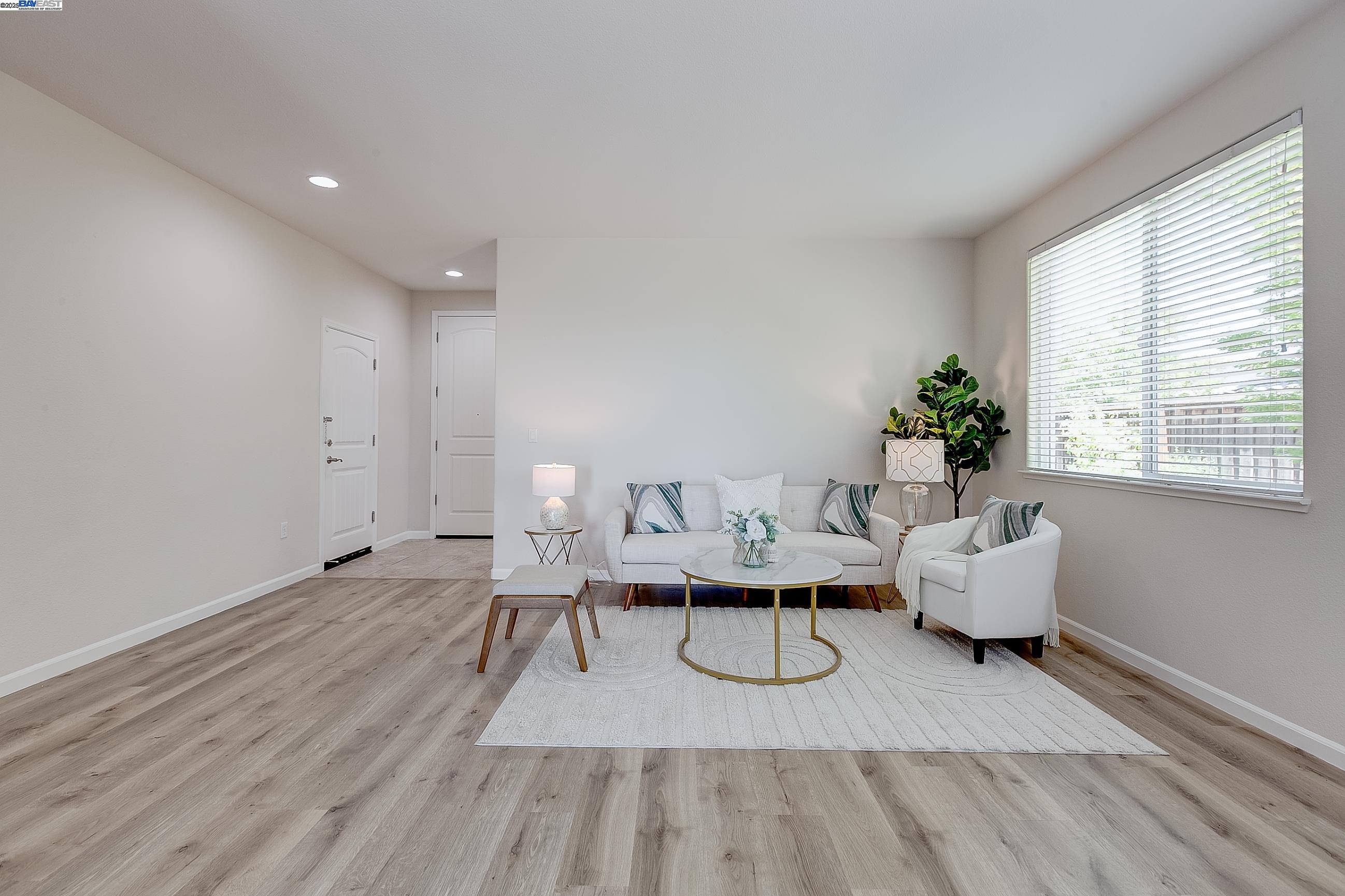 Detail Gallery Image 8 of 60 For 2528 Amantea Way, Dublin,  CA 94568-7343 - 5 Beds | 4 Baths