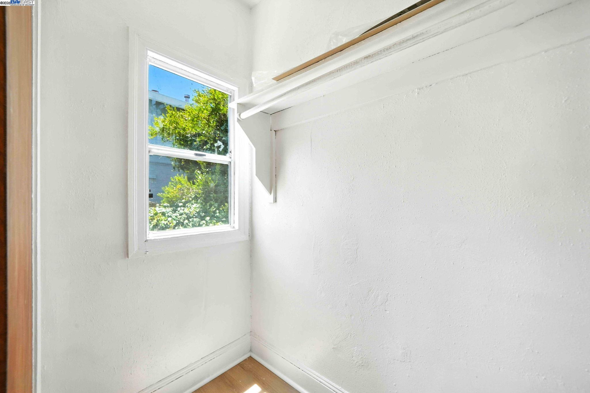 Detail Gallery Image 12 of 48 For 2238 7th, Berkeley,  CA 94710 - – Beds | – Baths