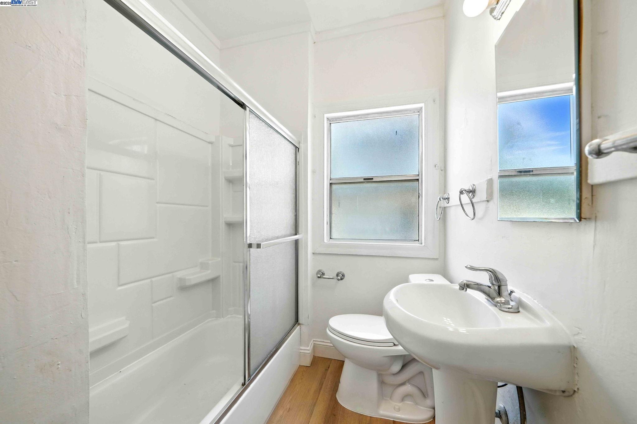 Detail Gallery Image 14 of 48 For 2238 7th, Berkeley,  CA 94710 - – Beds | – Baths