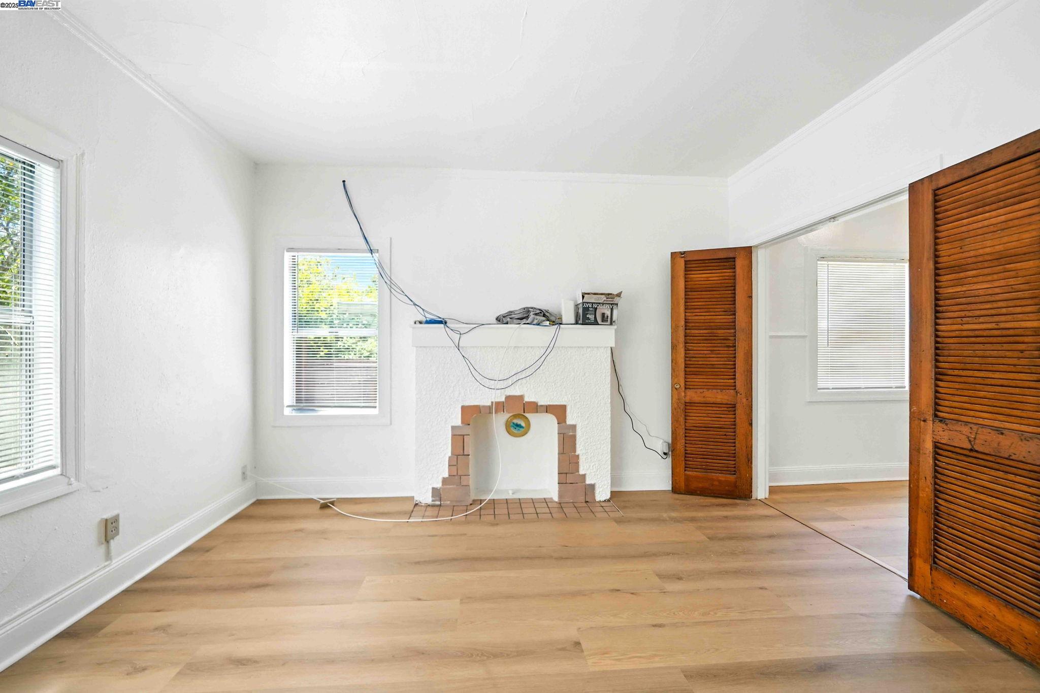 Detail Gallery Image 18 of 48 For 2238 7th, Berkeley,  CA 94710 - – Beds | – Baths