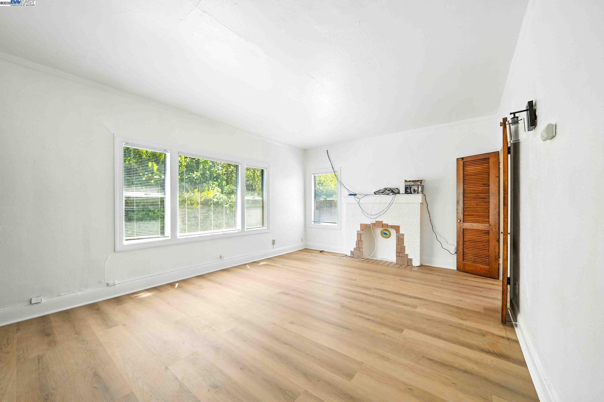 Detail Gallery Image 19 of 48 For 2238 7th, Berkeley,  CA 94710 - – Beds | – Baths
