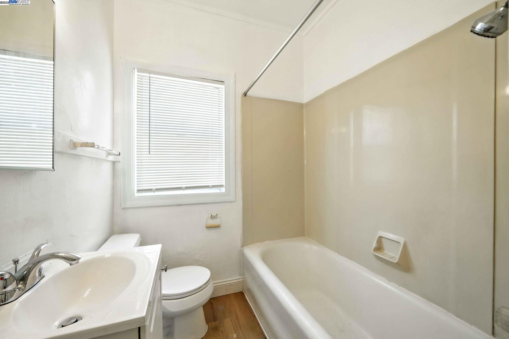 Detail Gallery Image 27 of 48 For 2238 7th, Berkeley,  CA 94710 - – Beds | – Baths