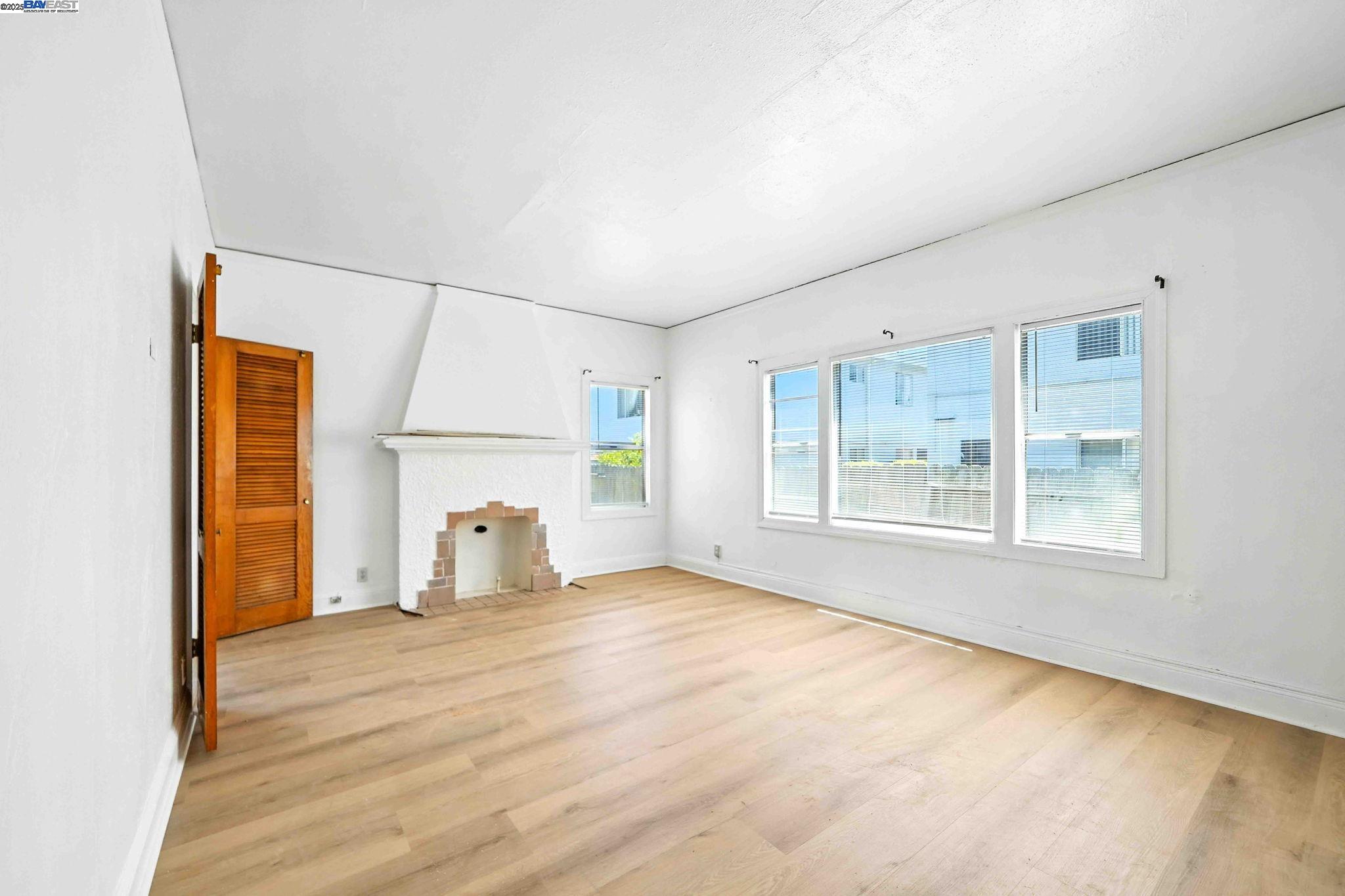 Detail Gallery Image 6 of 48 For 2238 7th, Berkeley,  CA 94710 - – Beds | – Baths
