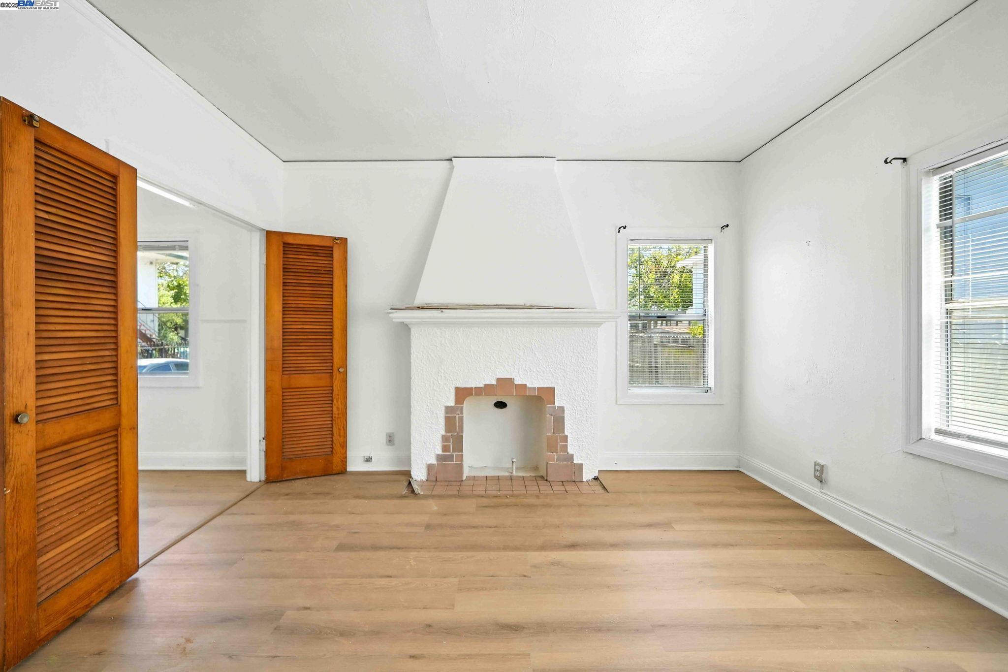 Detail Gallery Image 7 of 48 For 2238 7th, Berkeley,  CA 94710 - – Beds | – Baths