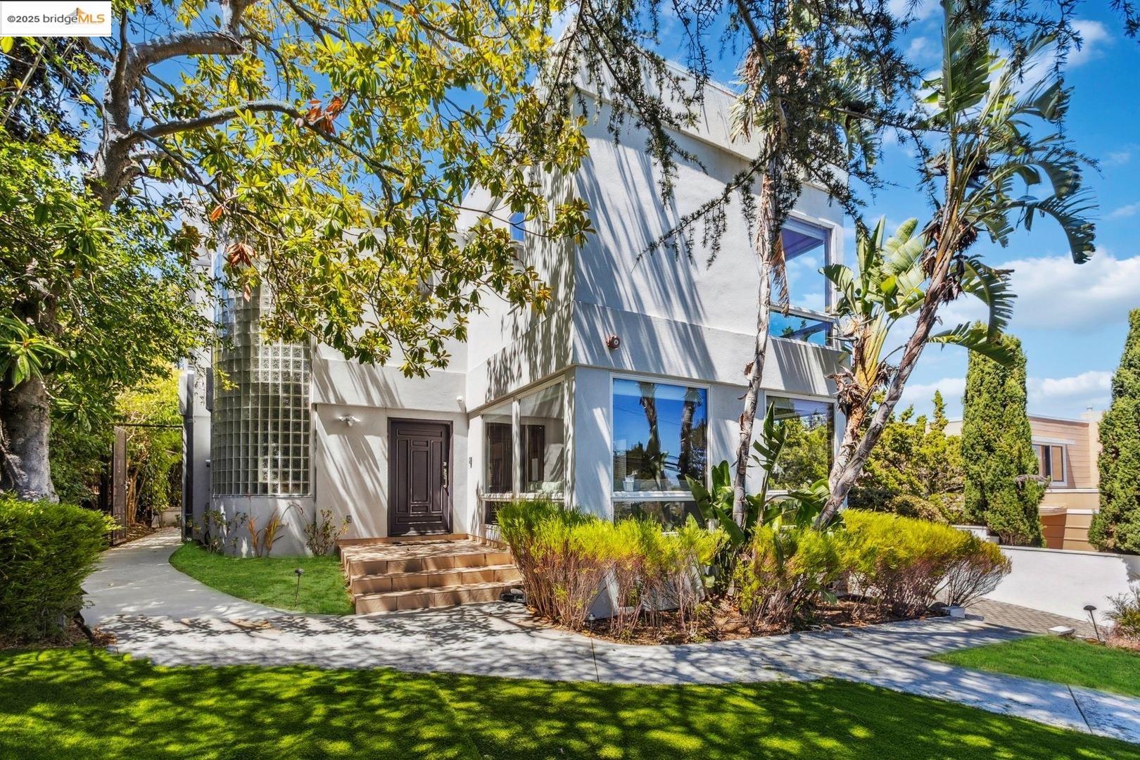 Detail Gallery Image 2 of 45 For 2912 Hillside Dr, Burlingame,  CA 94010 - 4 Beds | 4/1 Baths
