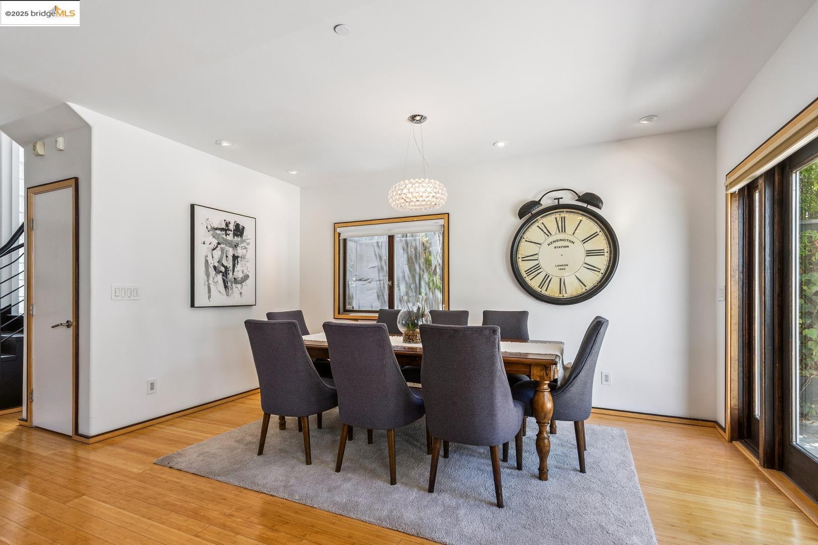 Detail Gallery Image 11 of 45 For 2912 Hillside Dr, Burlingame,  CA 94010 - 4 Beds | 4/1 Baths