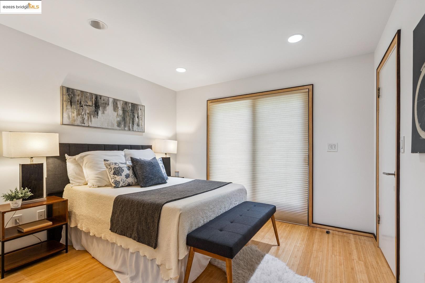 Detail Gallery Image 17 of 45 For 2912 Hillside Dr, Burlingame,  CA 94010 - 4 Beds | 4/1 Baths