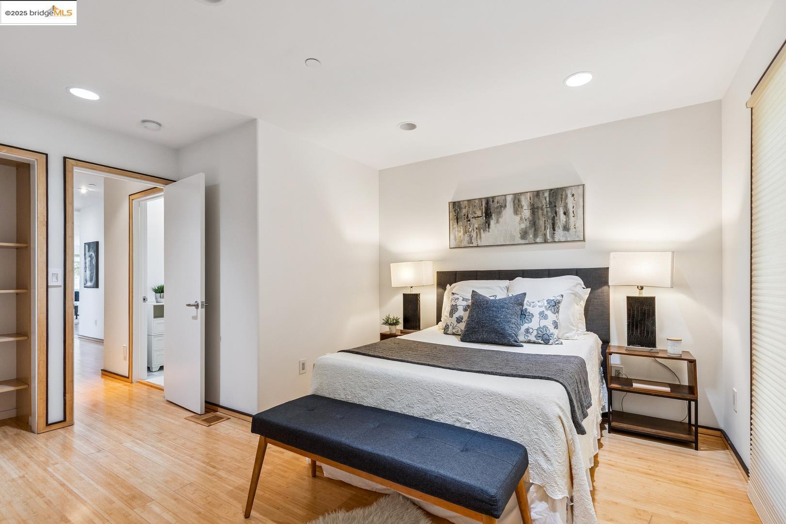 Detail Gallery Image 18 of 45 For 2912 Hillside Dr, Burlingame,  CA 94010 - 4 Beds | 4/1 Baths